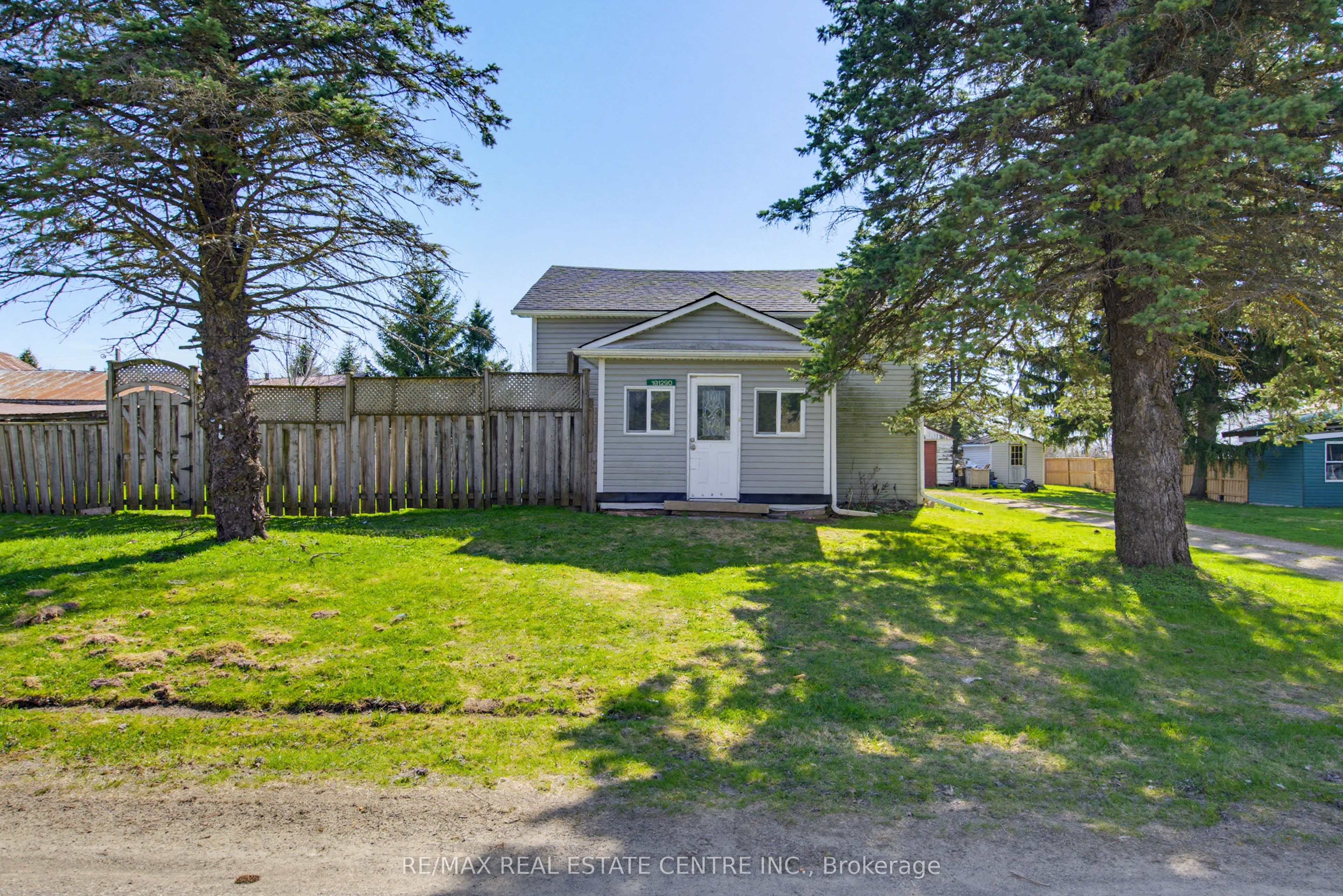 191290 13th Line Property Photo 1