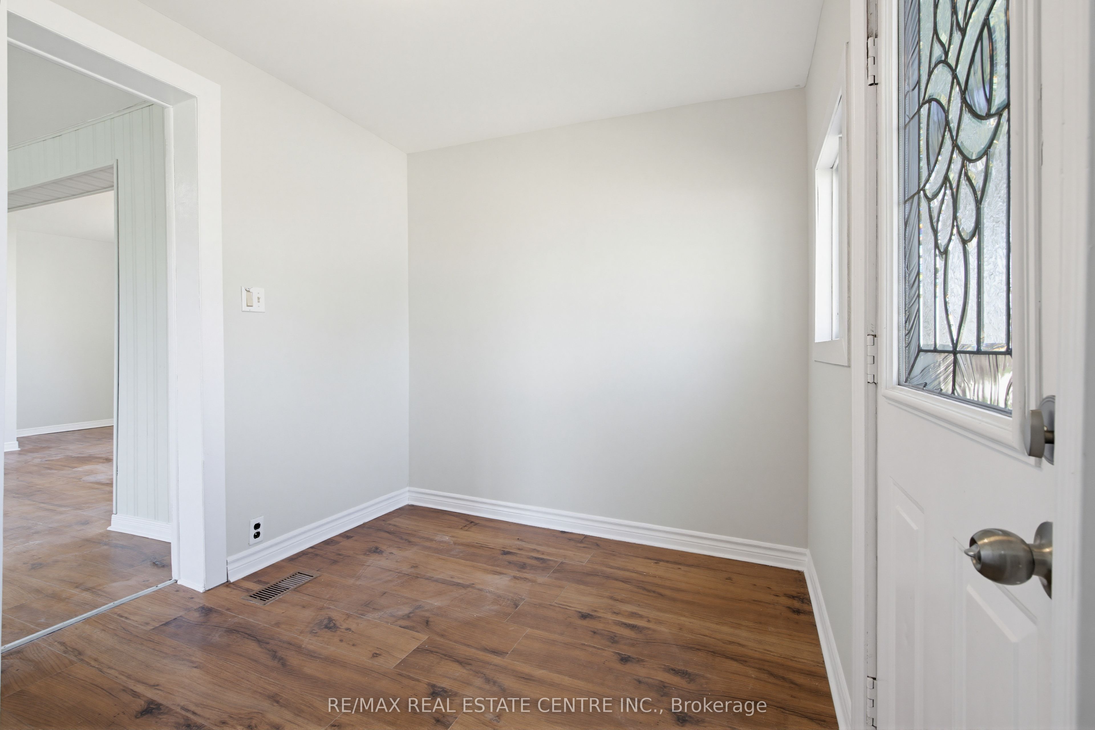 191290 13th Line Property Photo 4