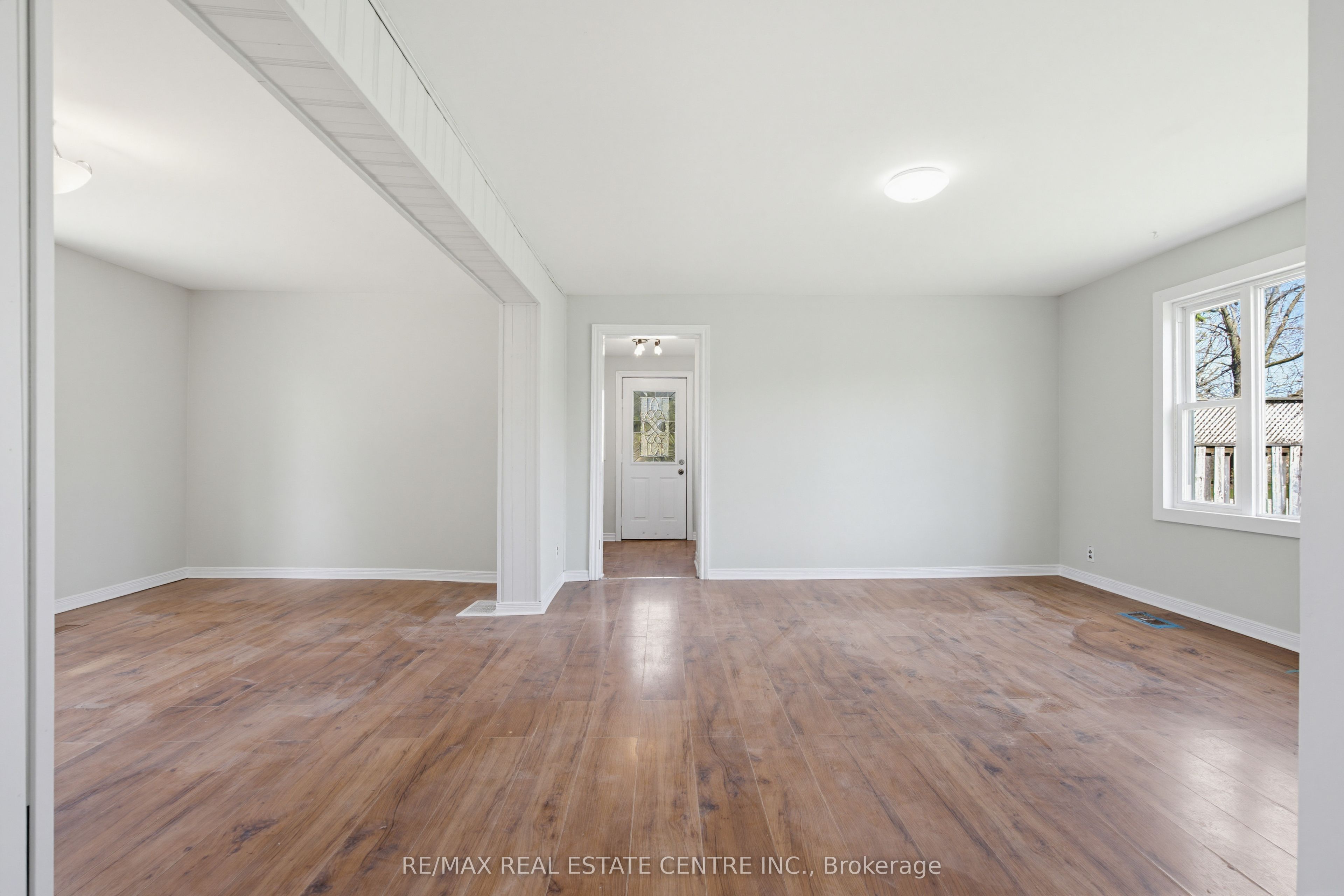 191290 13th Line Property Photo 5