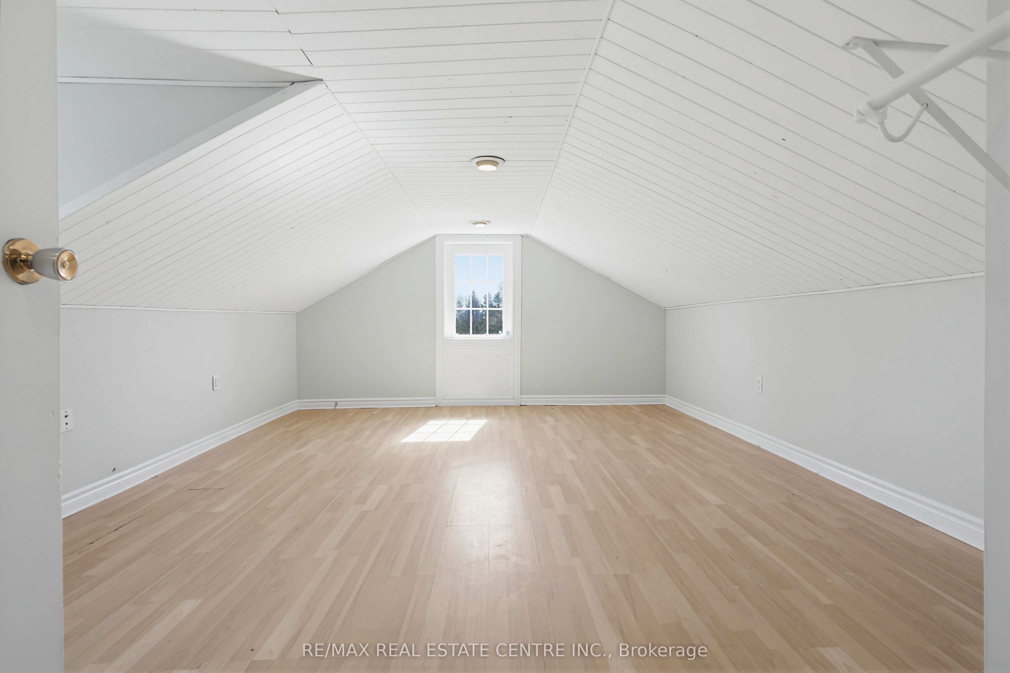 191290 13th Line Property Photo 14