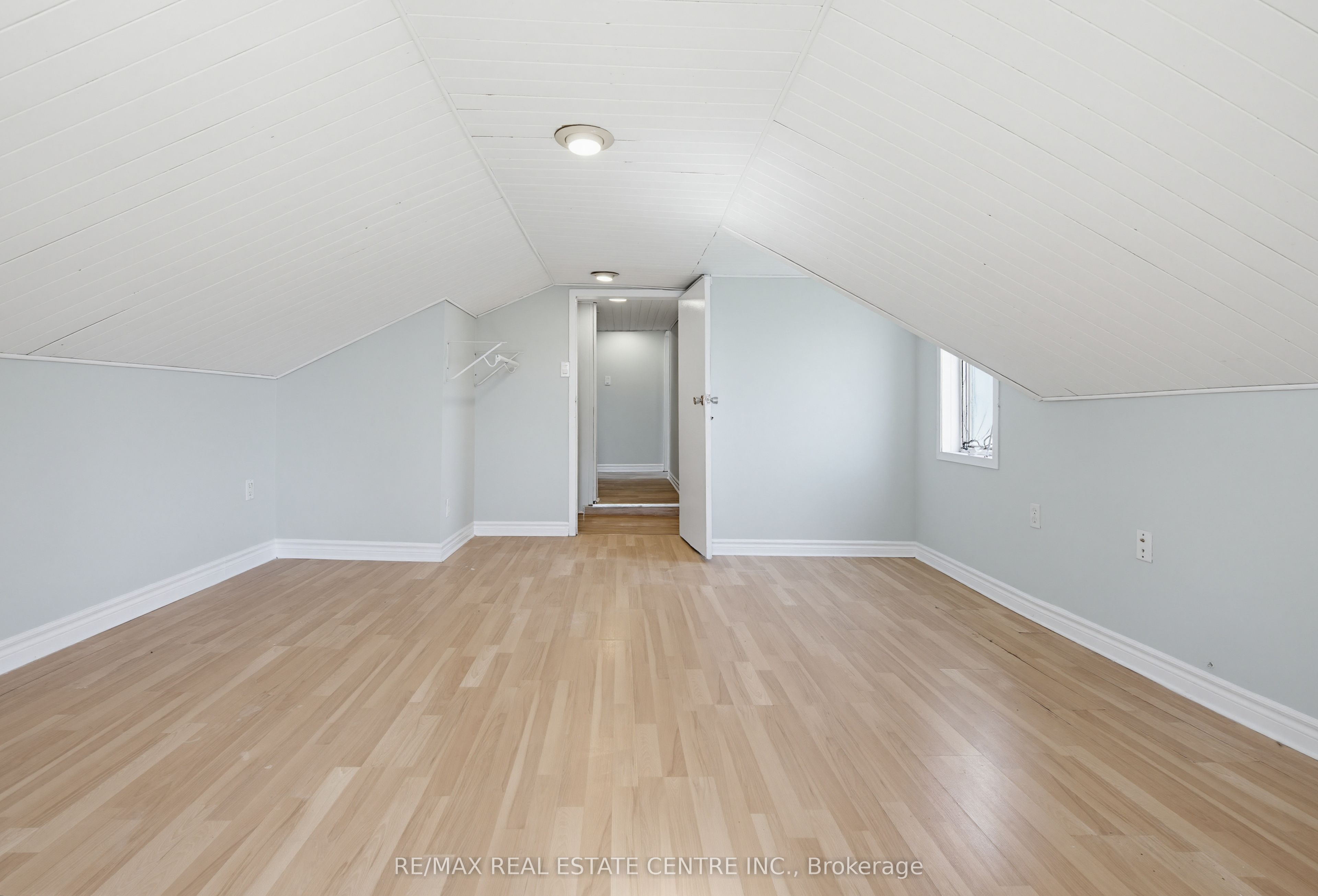 191290 13th Line Property Photo 15