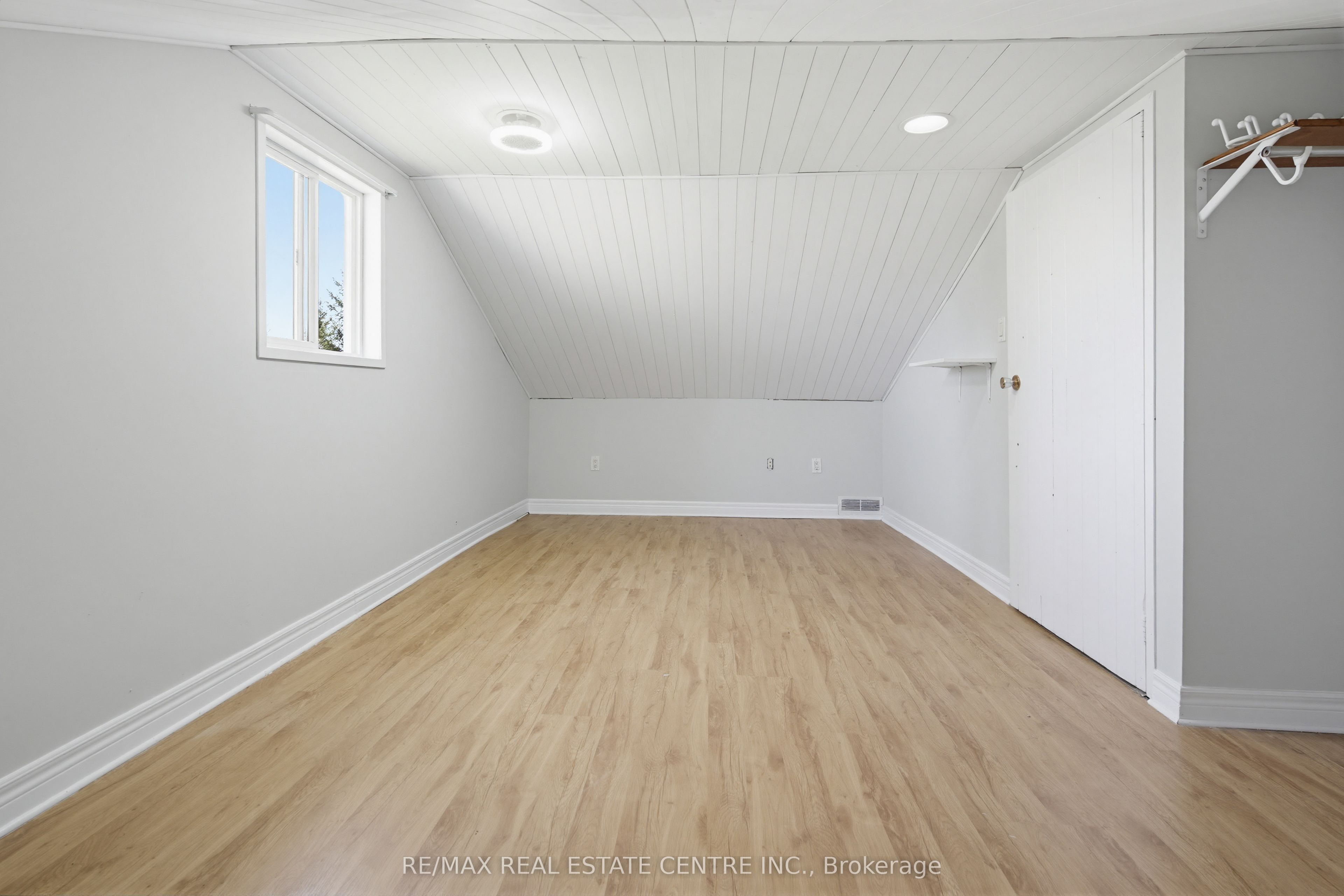 191290 13th Line Property Photo 18