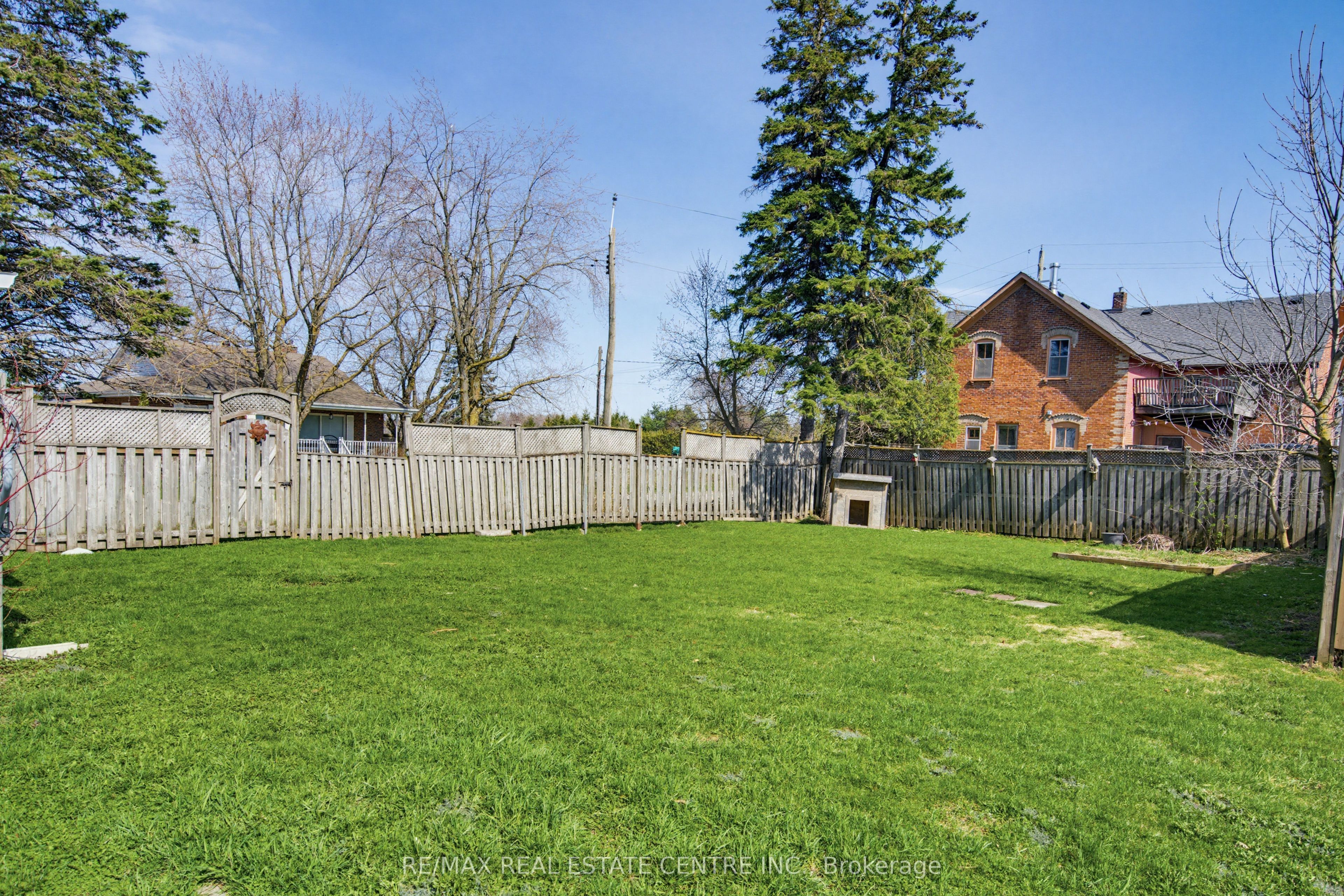 191290 13th Line Property Photo 23