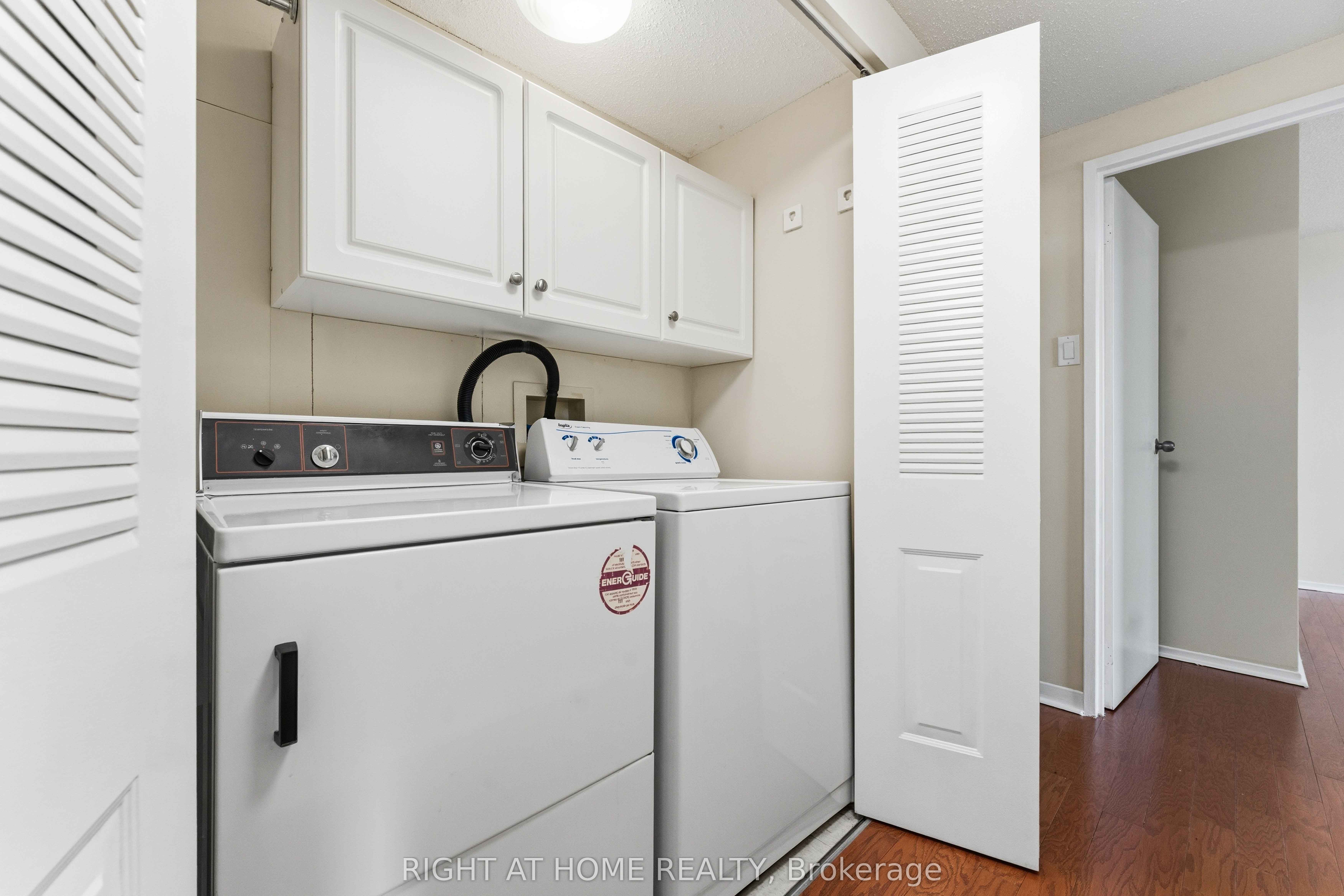 2759 Carousel Crescent 911 Property Photo 29