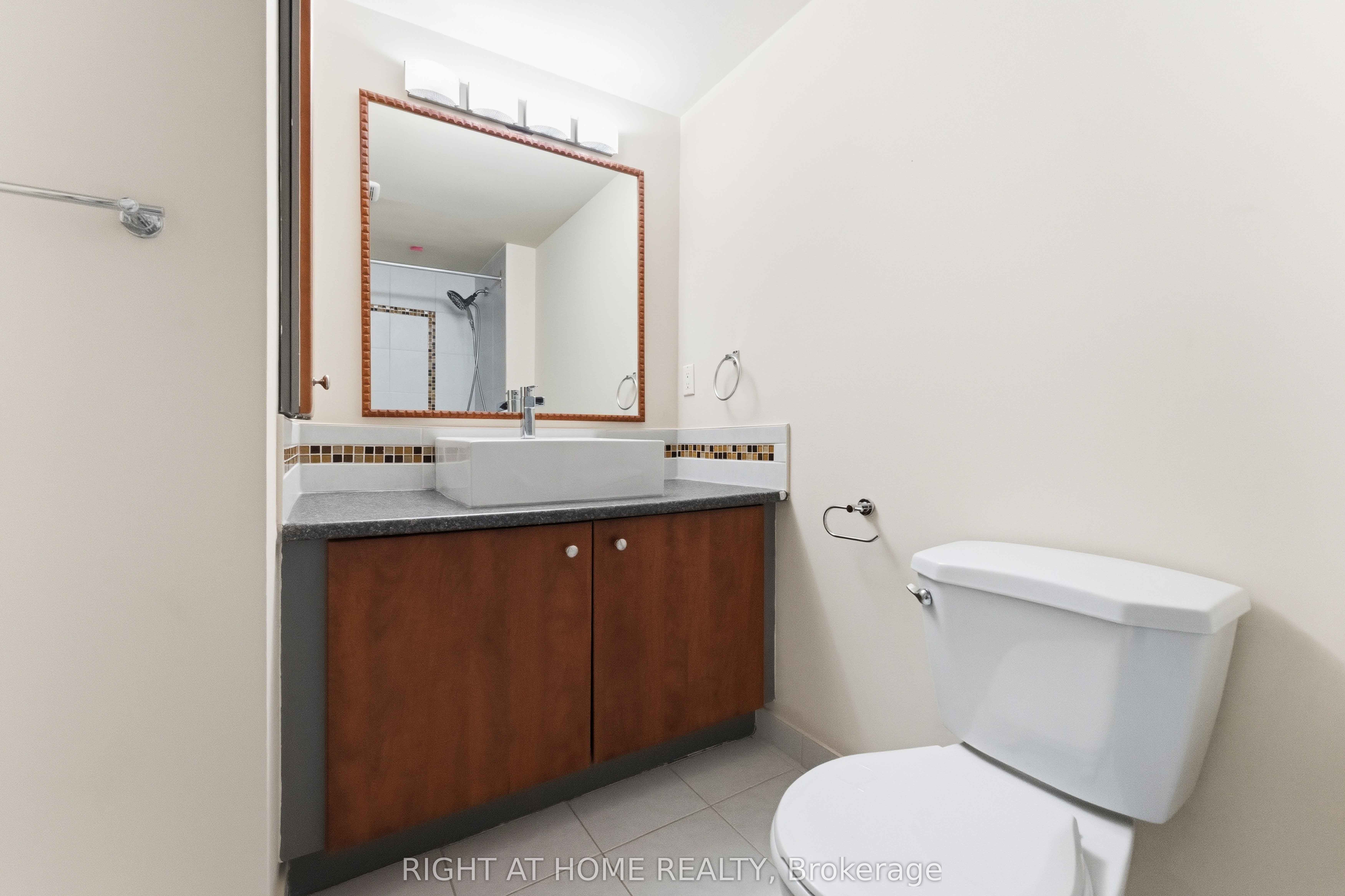 2759 Carousel Crescent 911 Property Photo 42