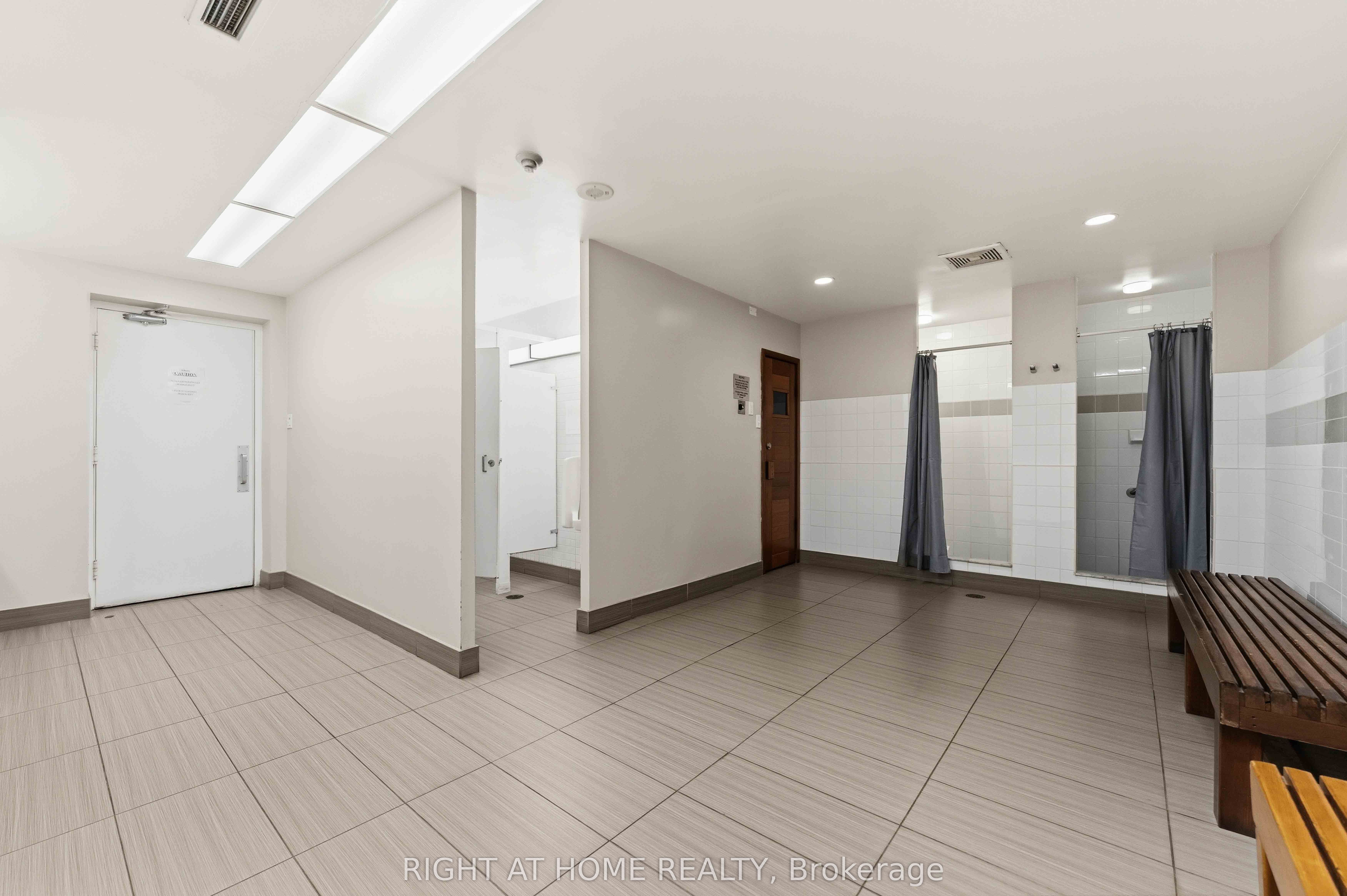 2759 Carousel Crescent 911 Property Photo 44