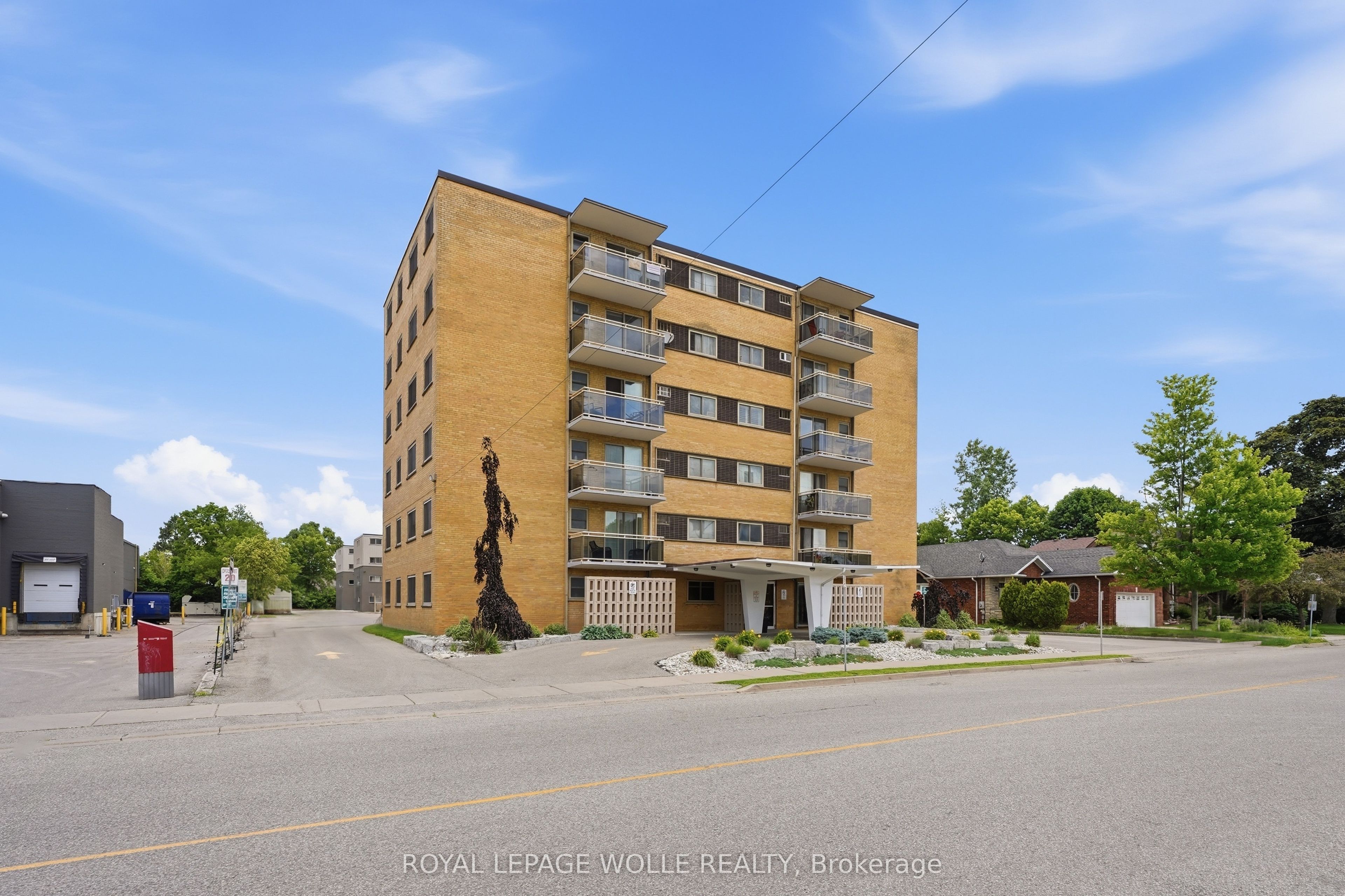 87 St George Street 403 Property Photo 25