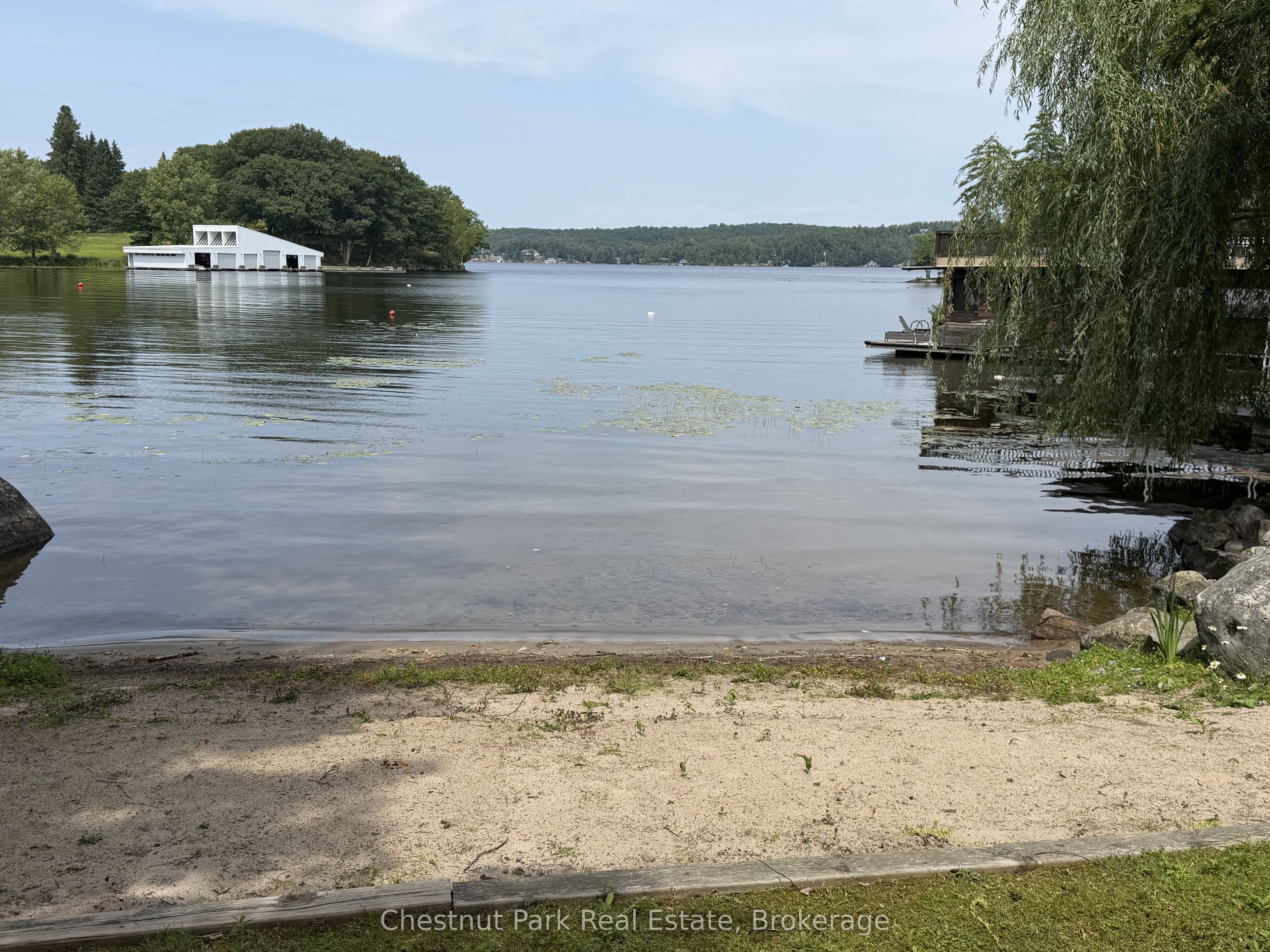 1002 Ahmic Drive N Property Photo 2