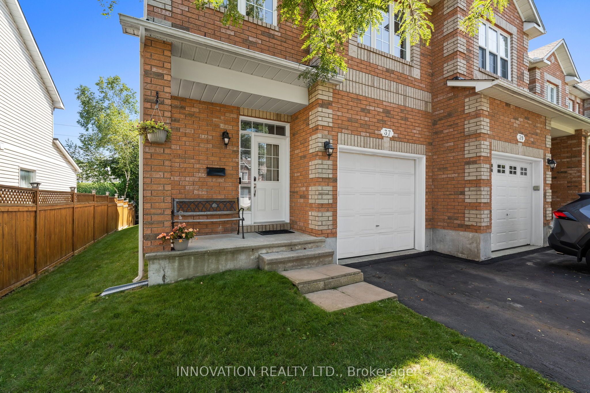 37 Chantilly Gate Property Photo 1