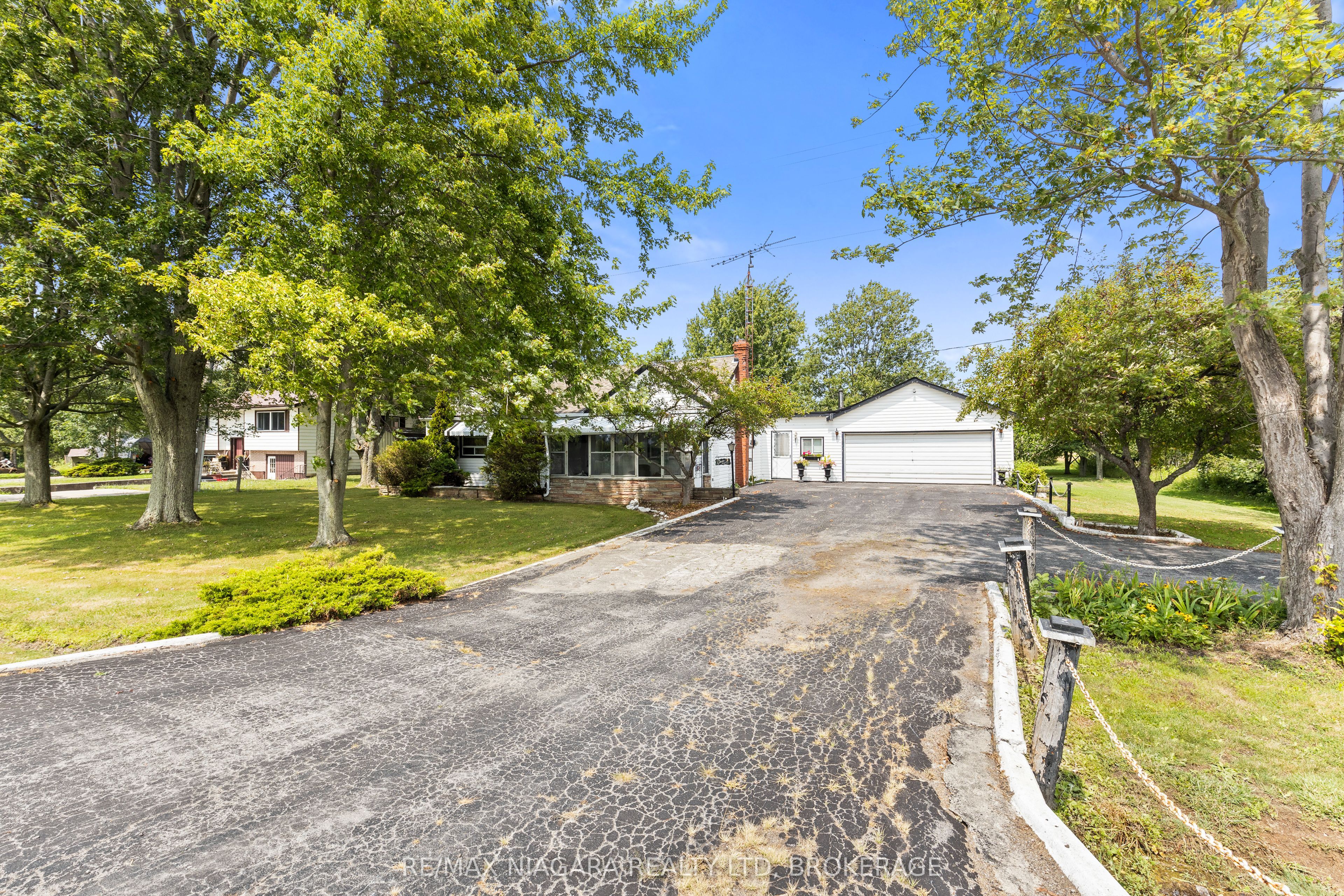 2249 North Shore Drive Property Photo 2