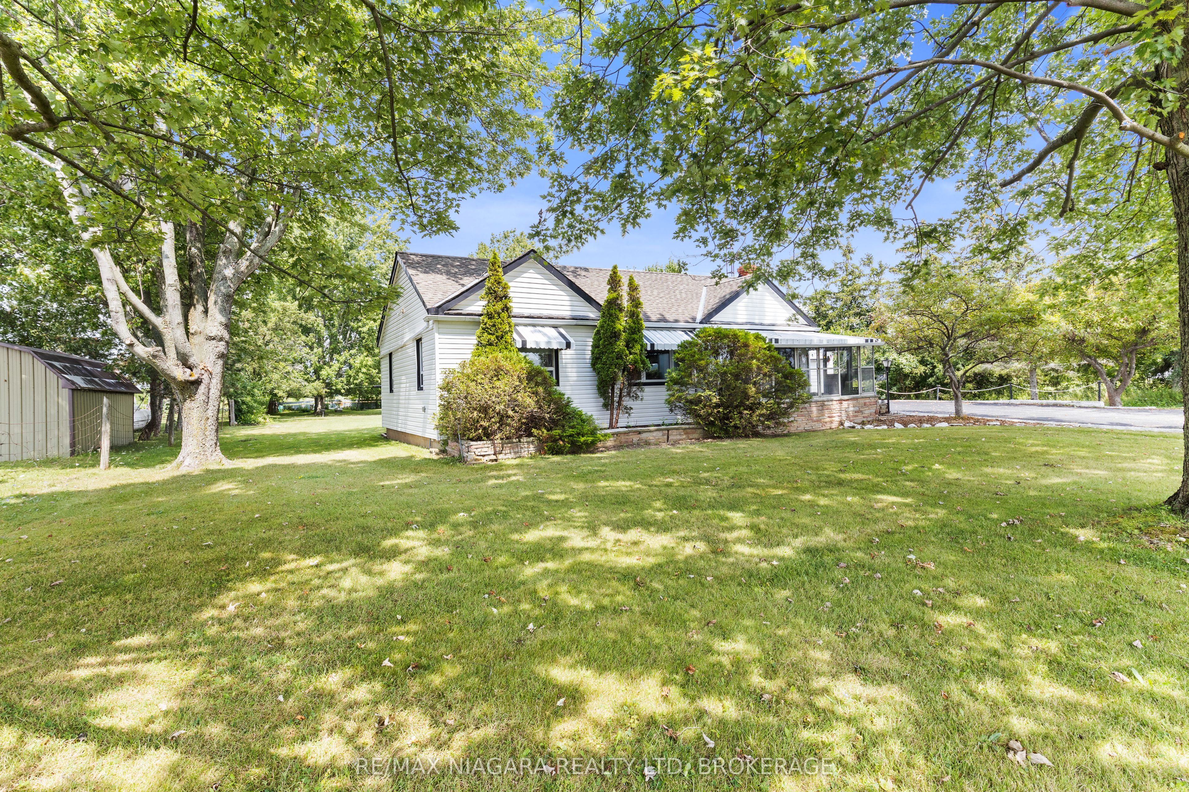 2249 North Shore Drive Property Photo 3
