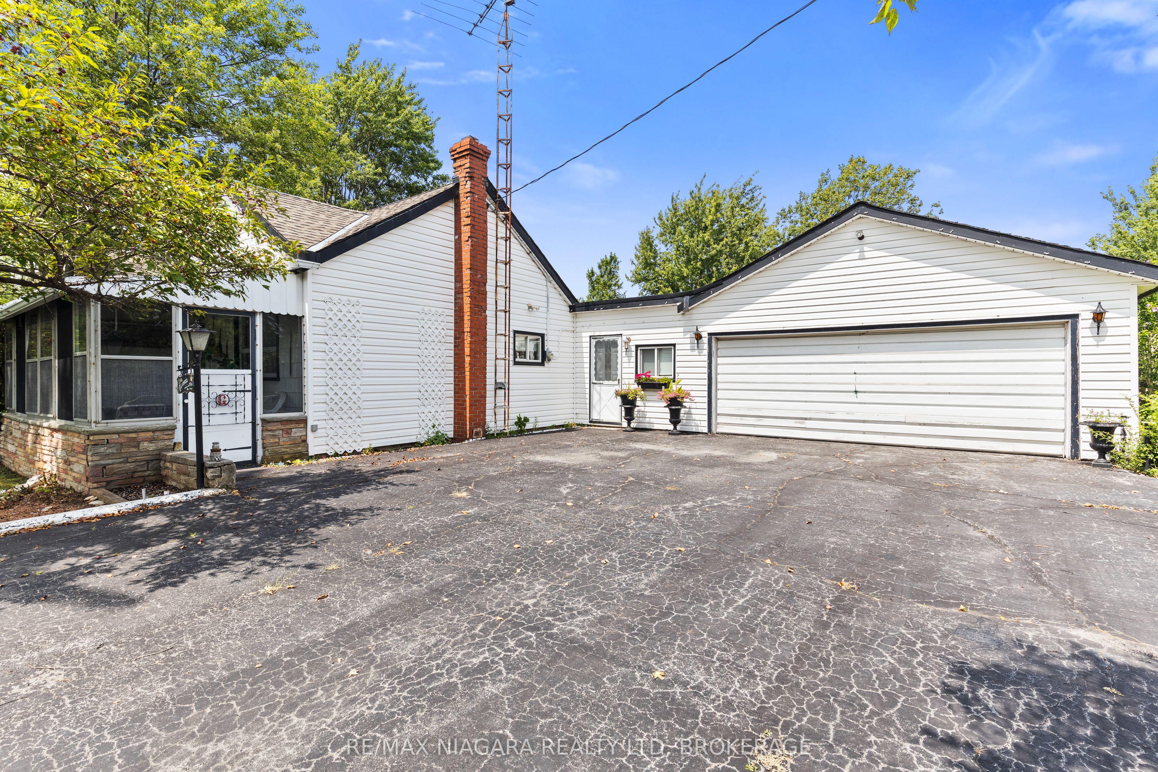 2249 North Shore Drive Property Photo 5