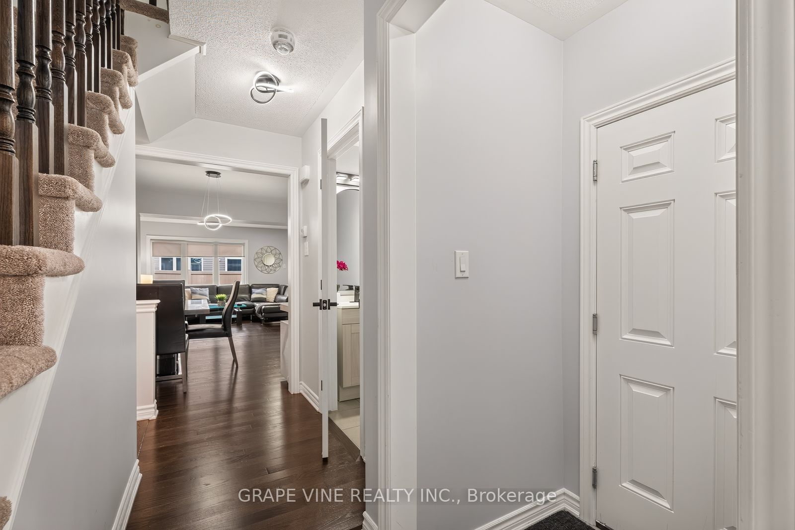 3566 River Run Avenue Property Photo 5