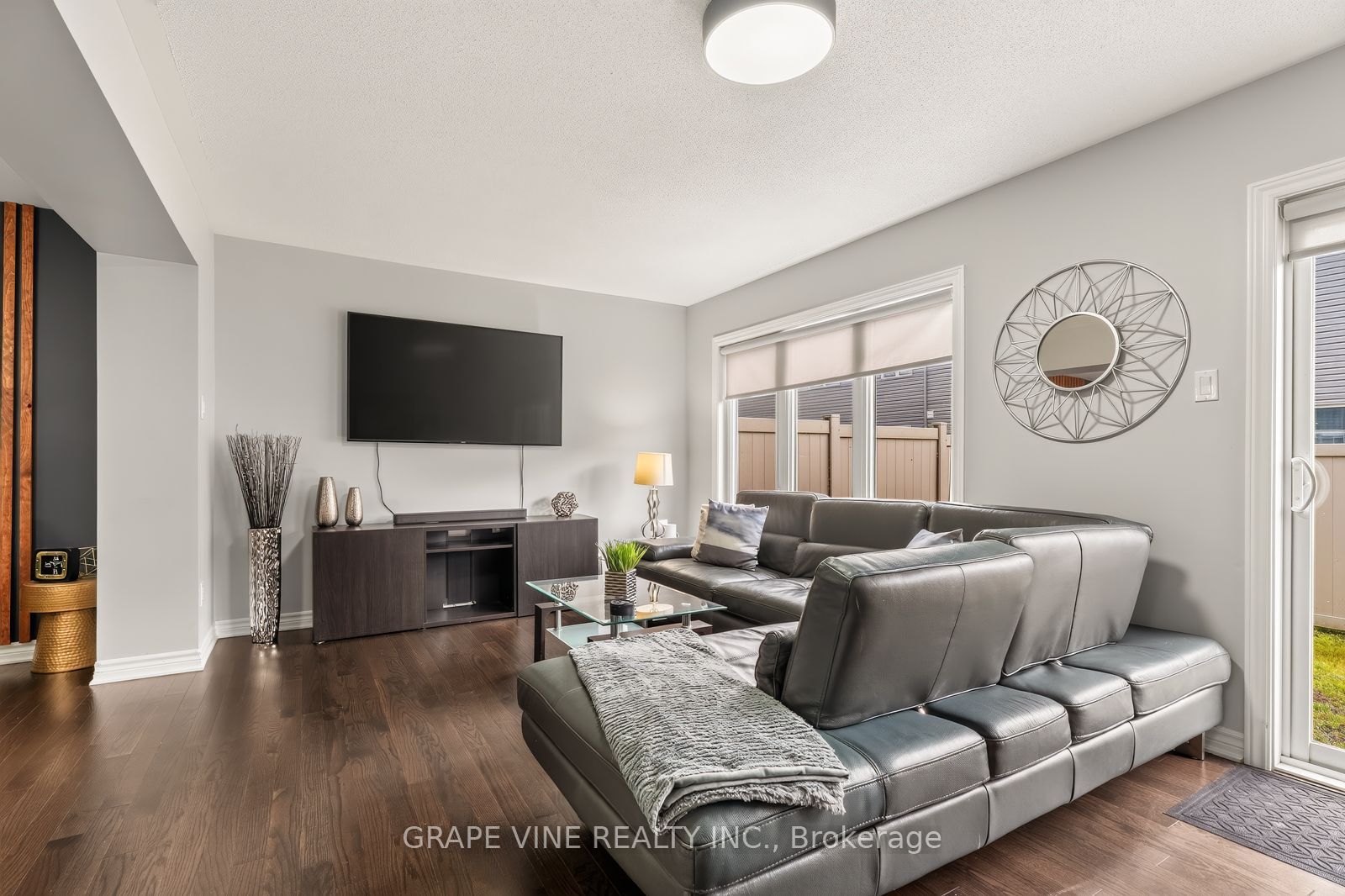 3566 River Run Avenue Property Photo 16