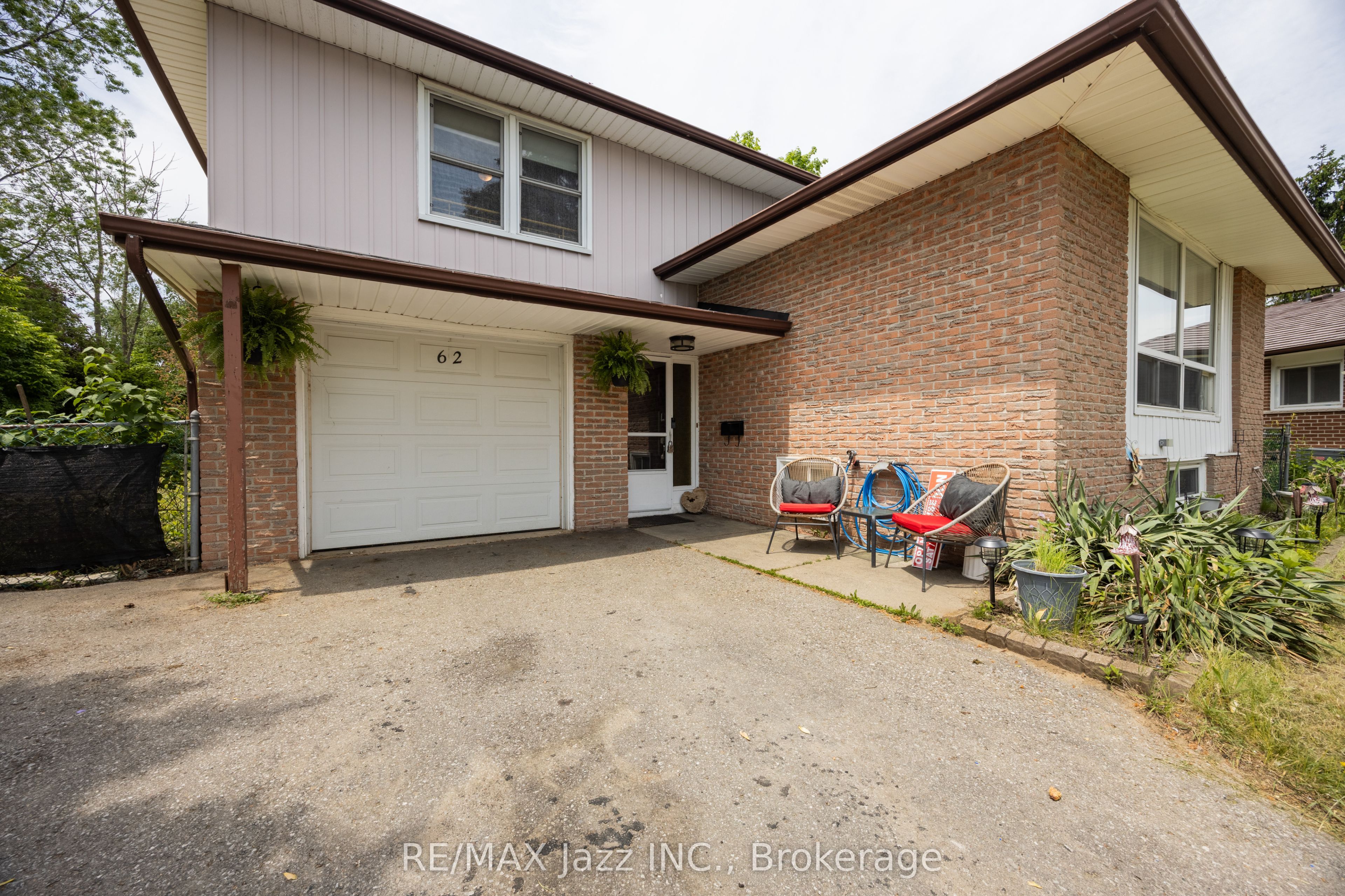 62 Crossley Drive Property Photo 6