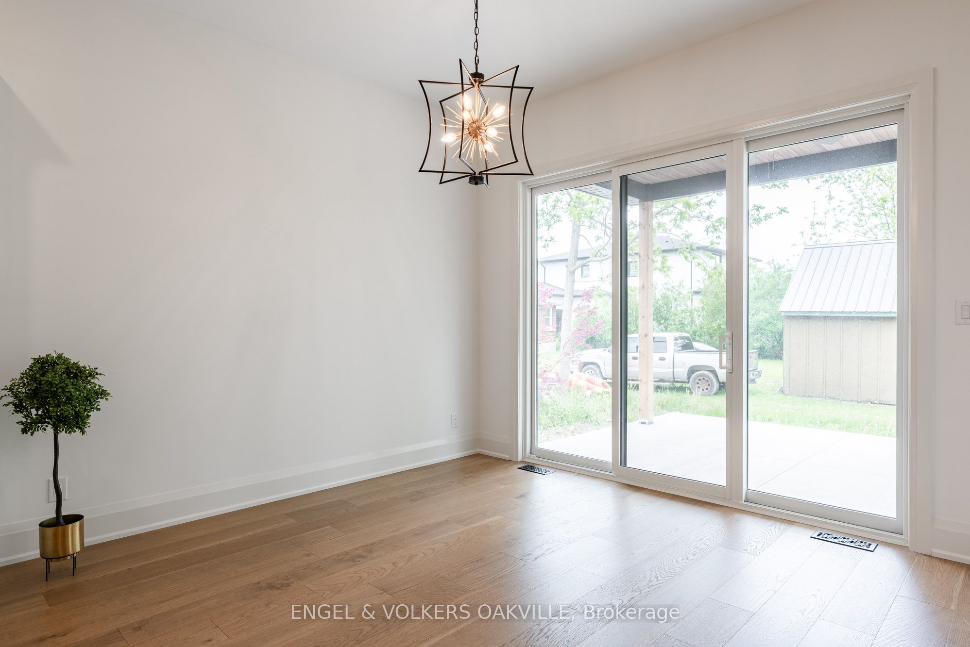 727 Warner Road Property Photo 11
