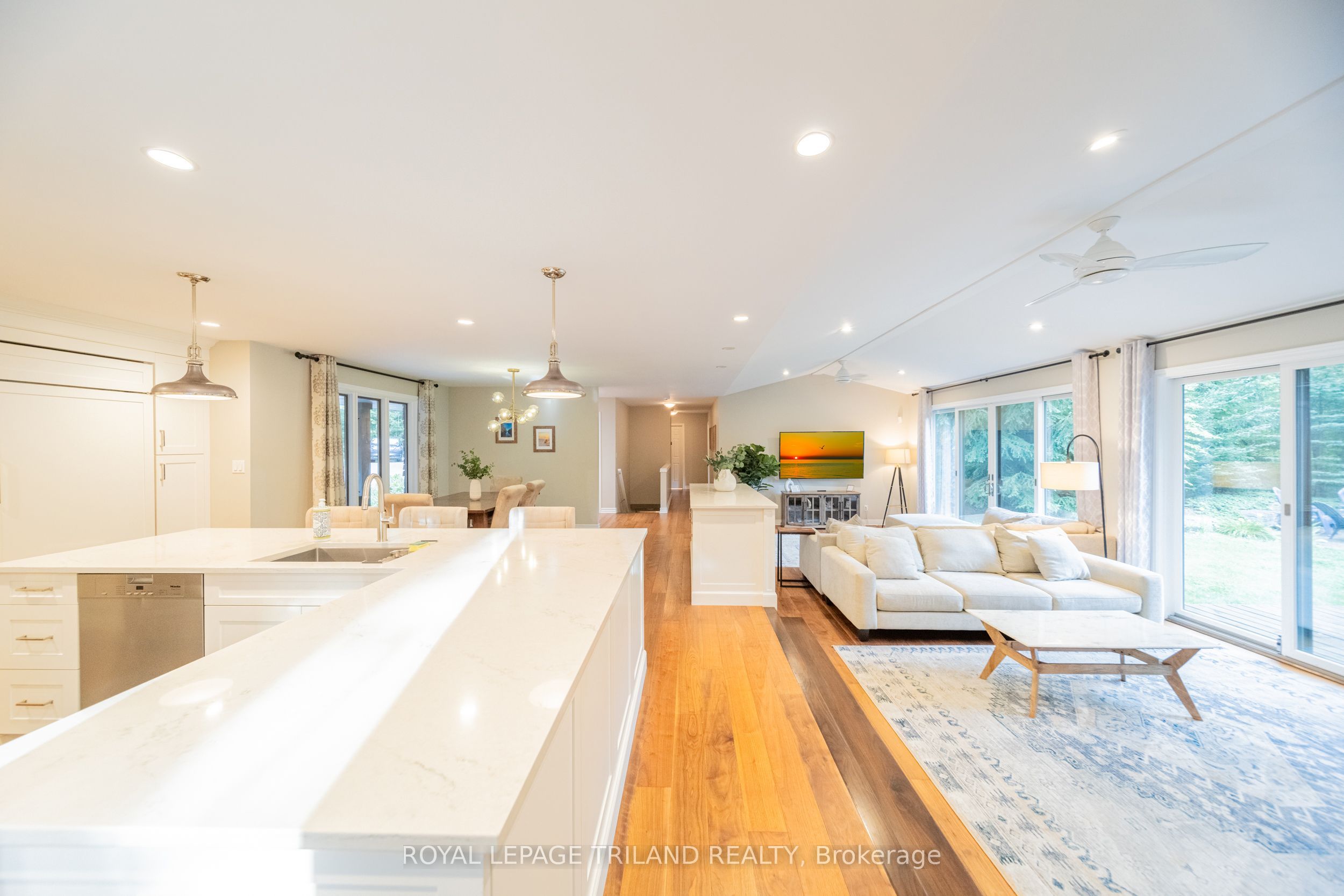 10498 Pinetree Drive Property Photo 19