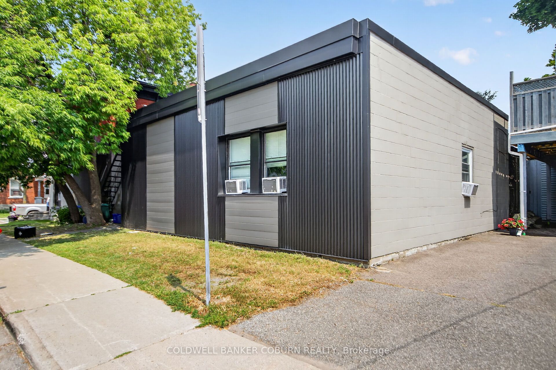 698 Cooper Street Property Photo 3