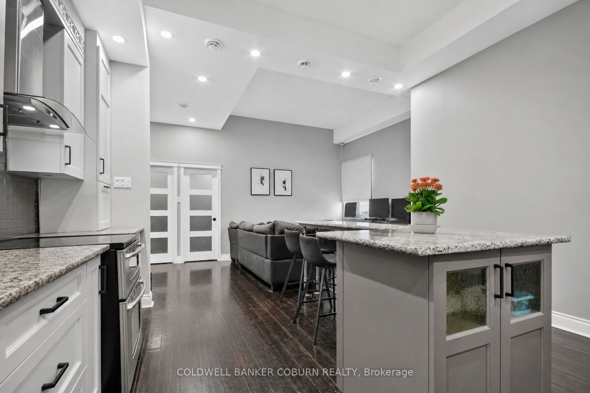 698 Cooper Street Property Photo 6