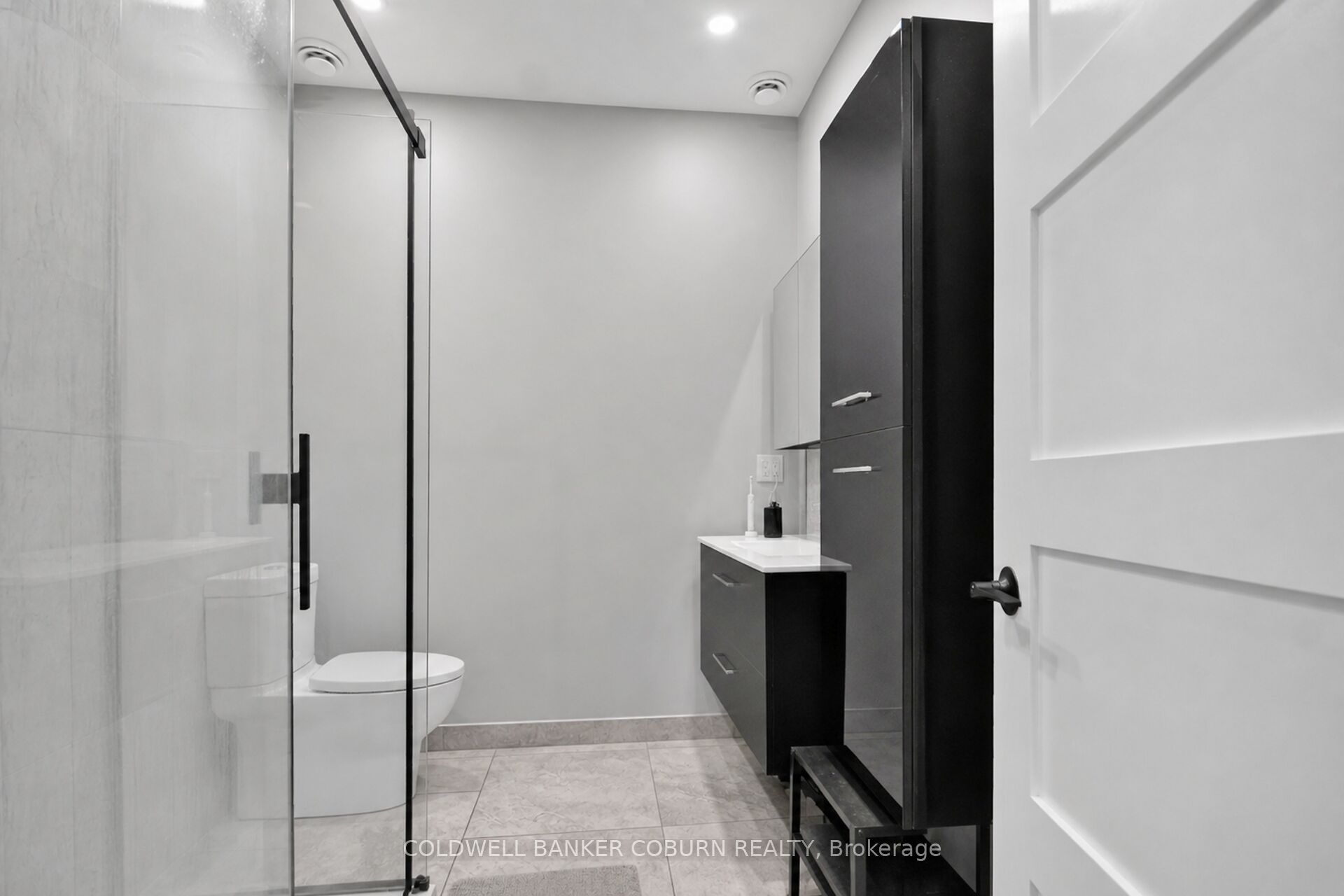 698 Cooper Street Property Photo 14