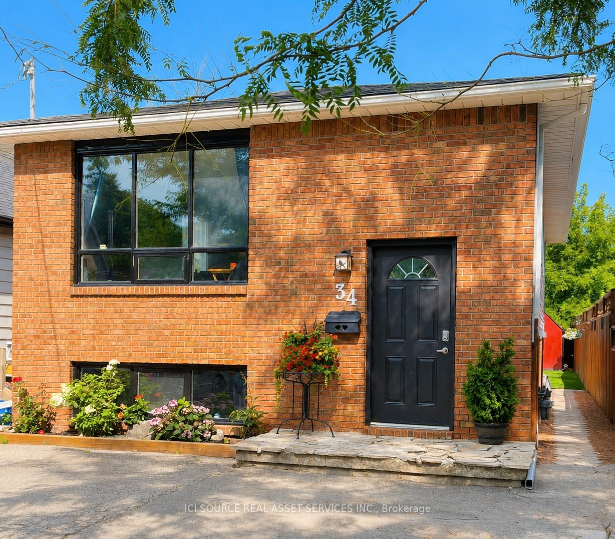 34 Grantham Avenue Property Photo 1