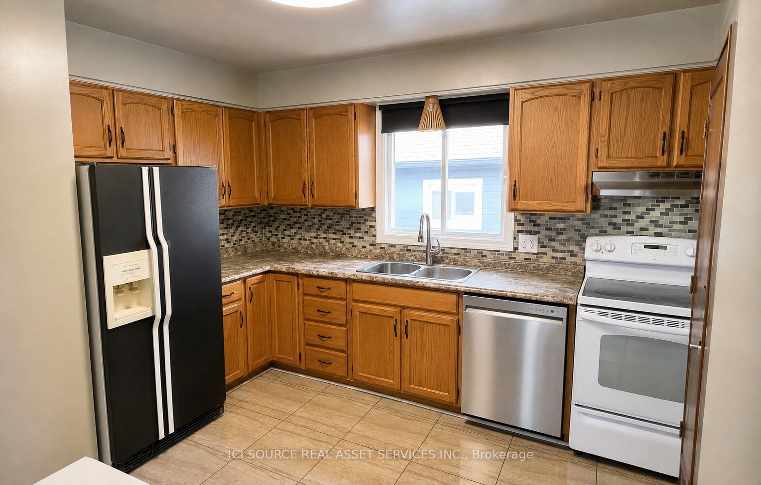 34 Grantham Avenue Property Photo 11