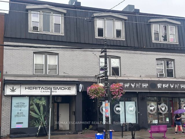 182 Ottawa Street N Property Photo 2