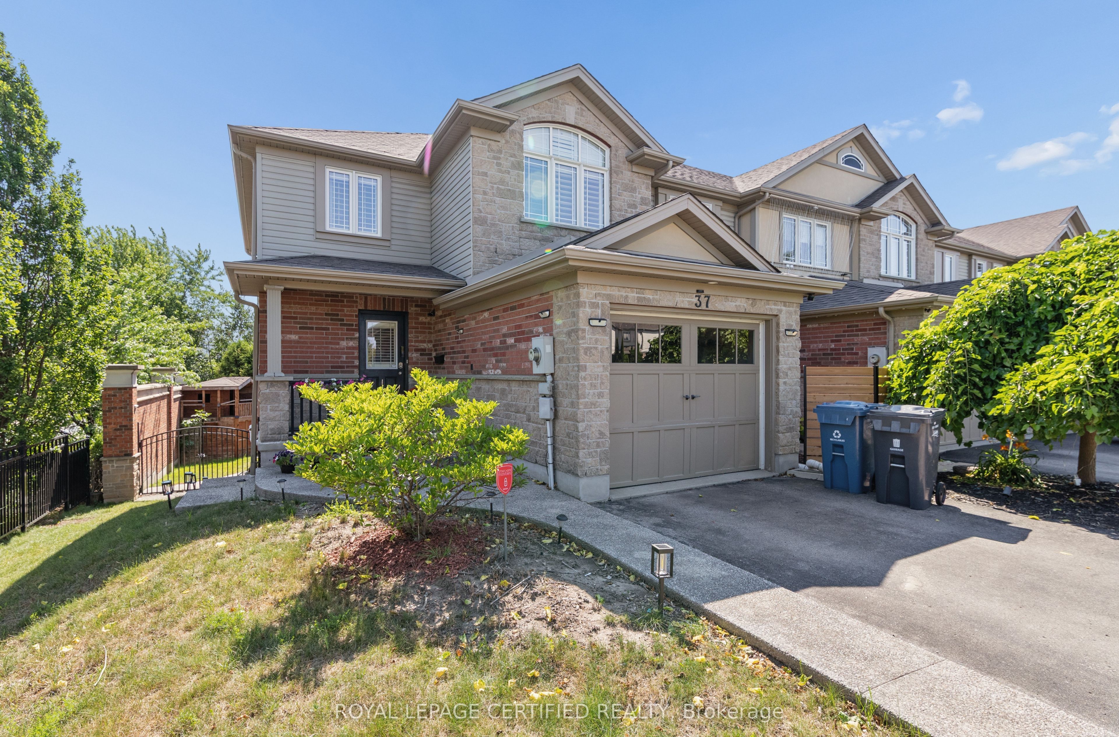 37 Wilkie Crescent Property Photo 1