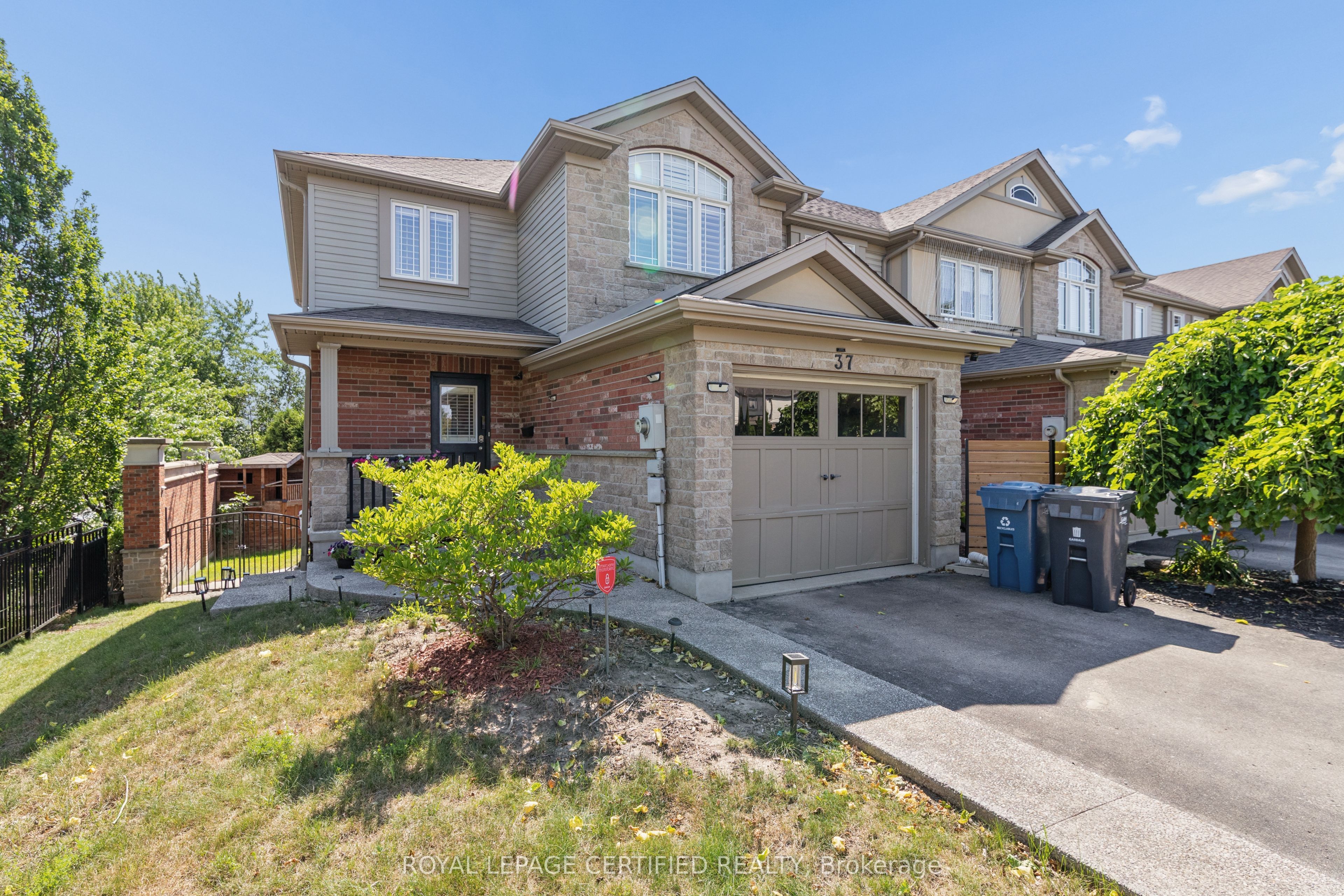 37 Wilkie Crescent Property Photo 2