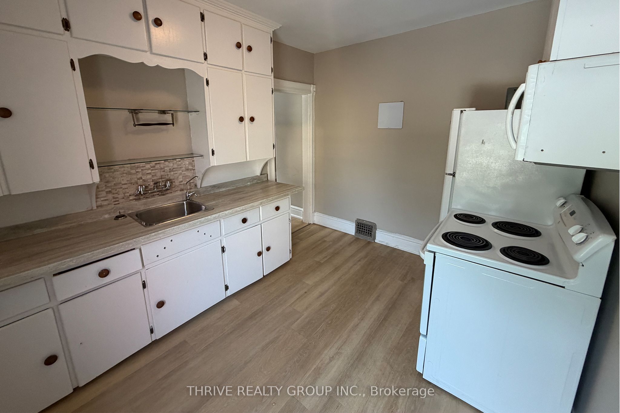 642 Richmond Street Upper Property Photo 4