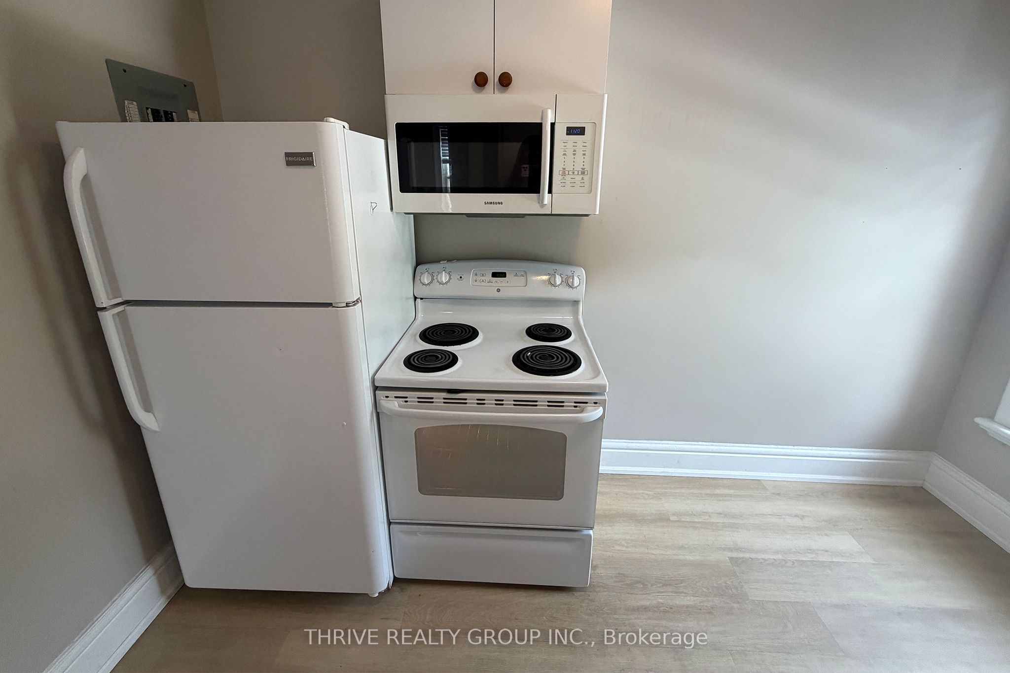 642 Richmond Street Upper Property Photo 6
