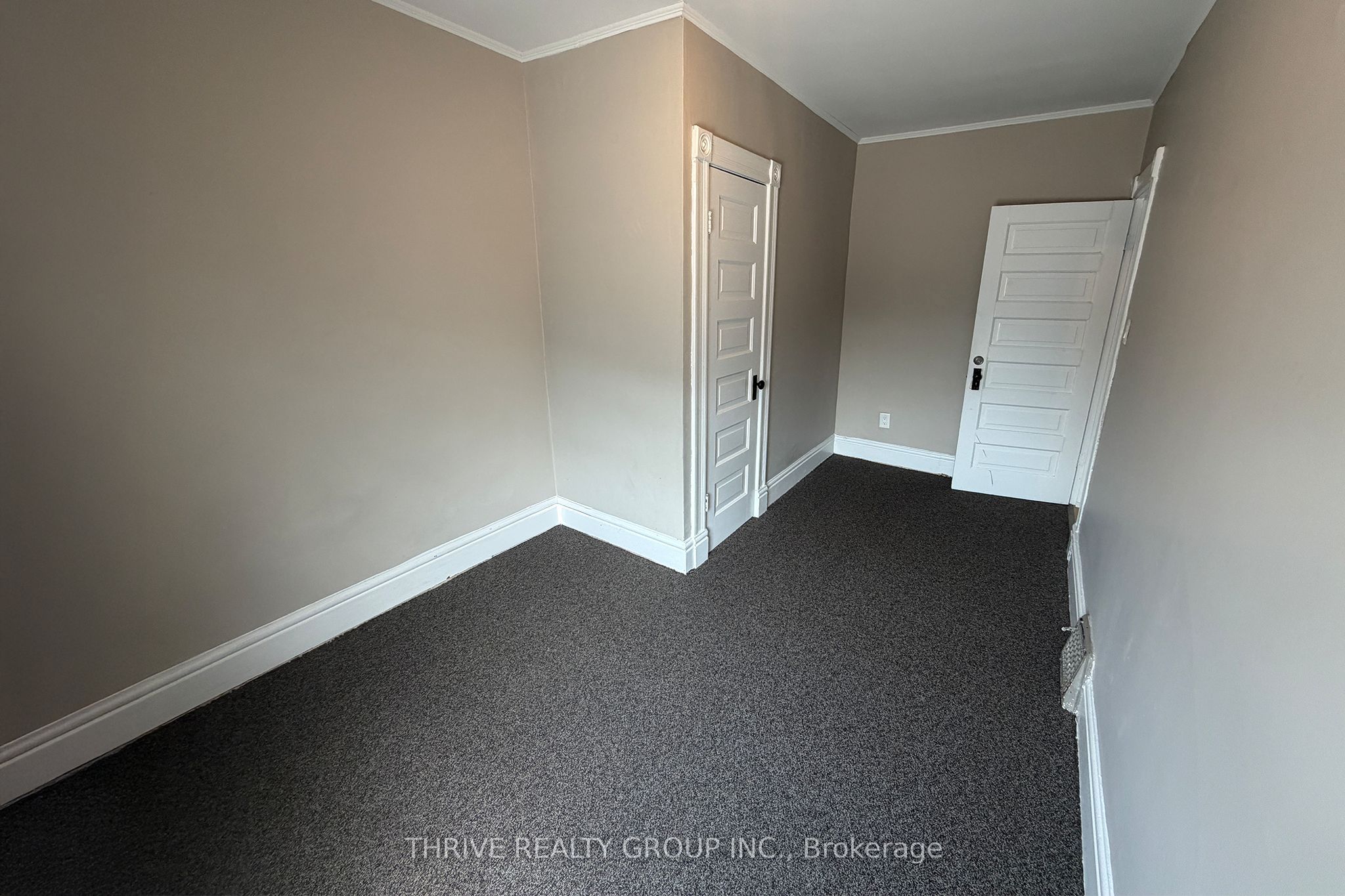 642 Richmond Street Upper Property Photo 8