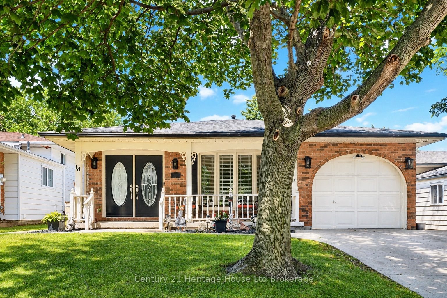 18 Locust Crescent Property Photo 1