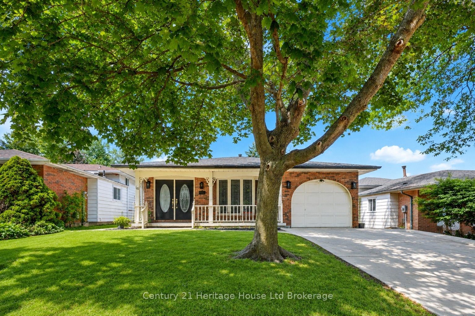 18 Locust Crescent Property Photo 2