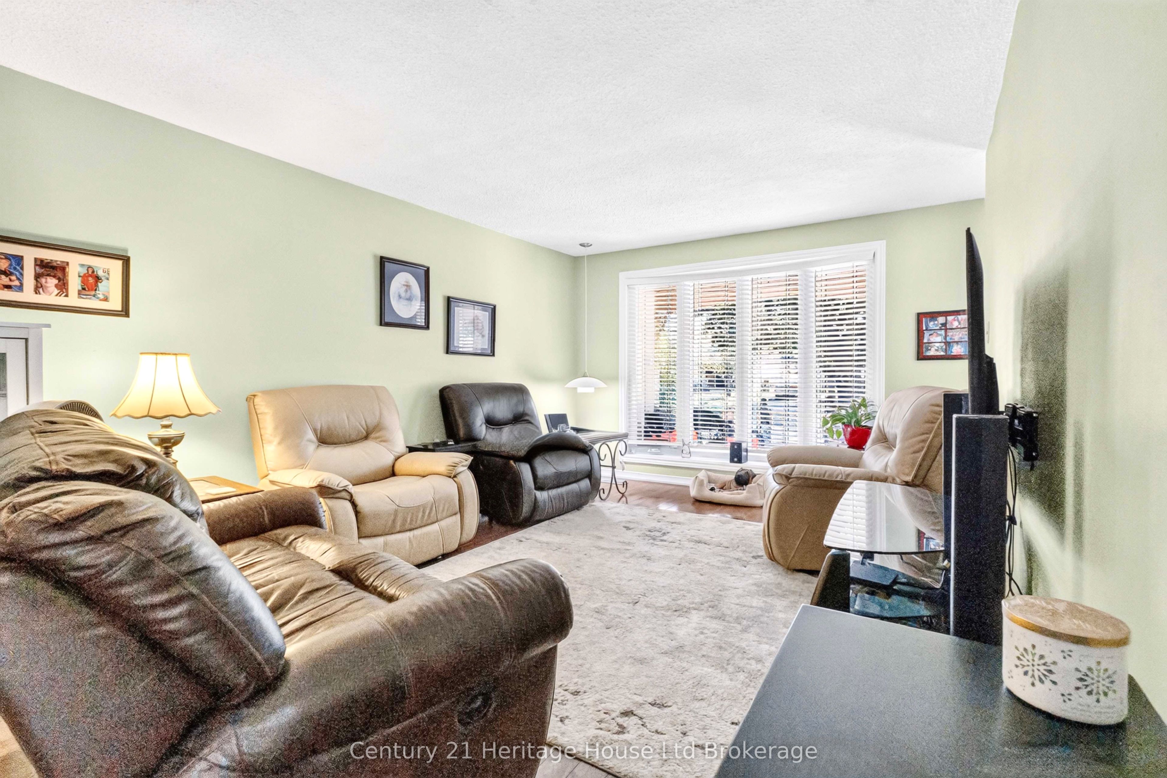18 Locust Crescent Property Photo 6