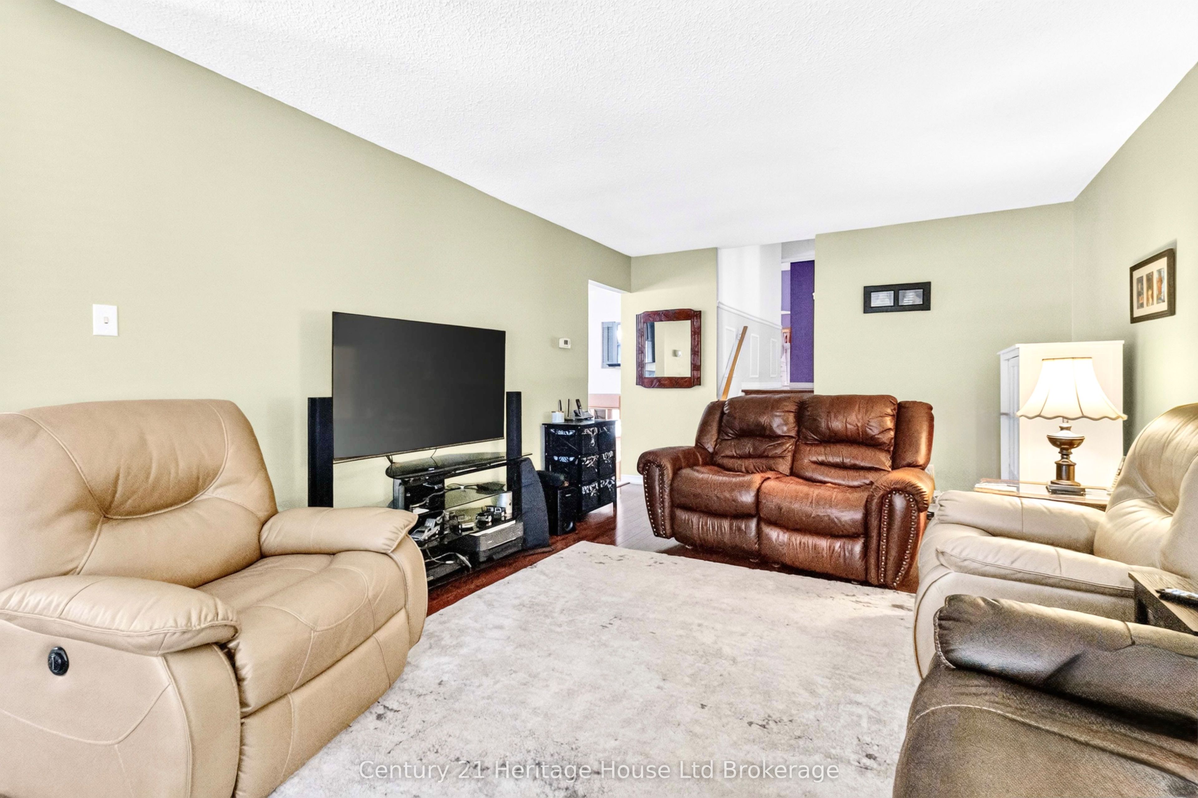 18 Locust Crescent Property Photo 7