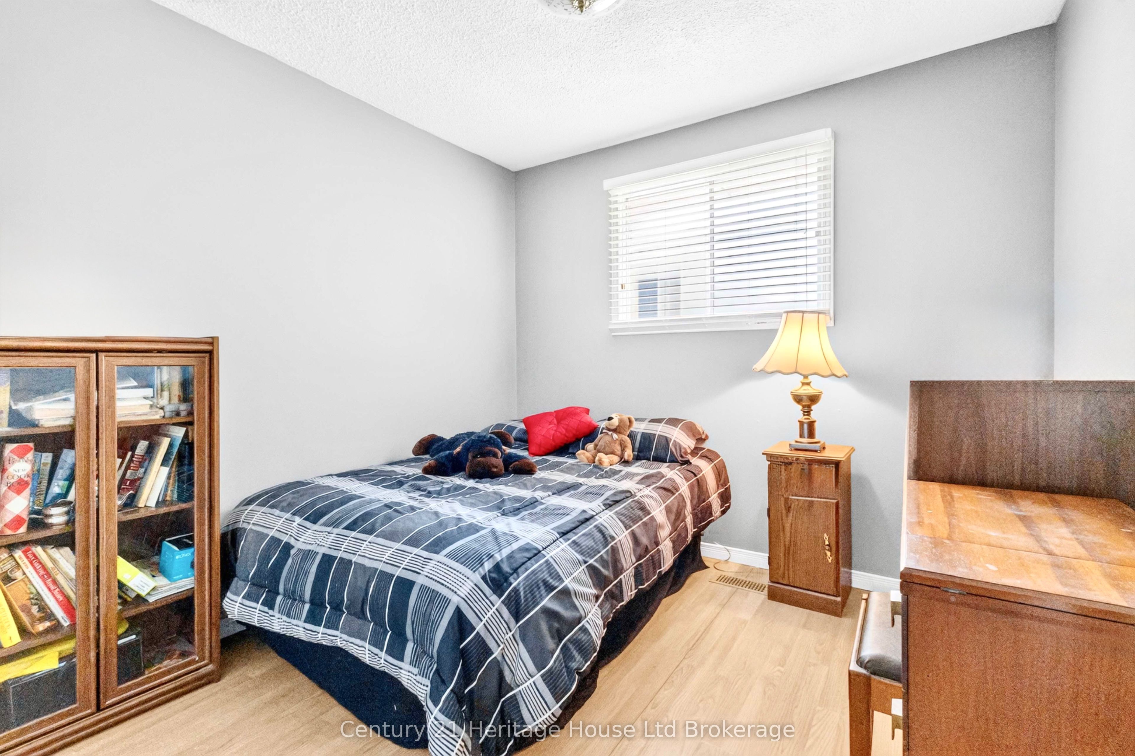 18 Locust Crescent Property Photo 15