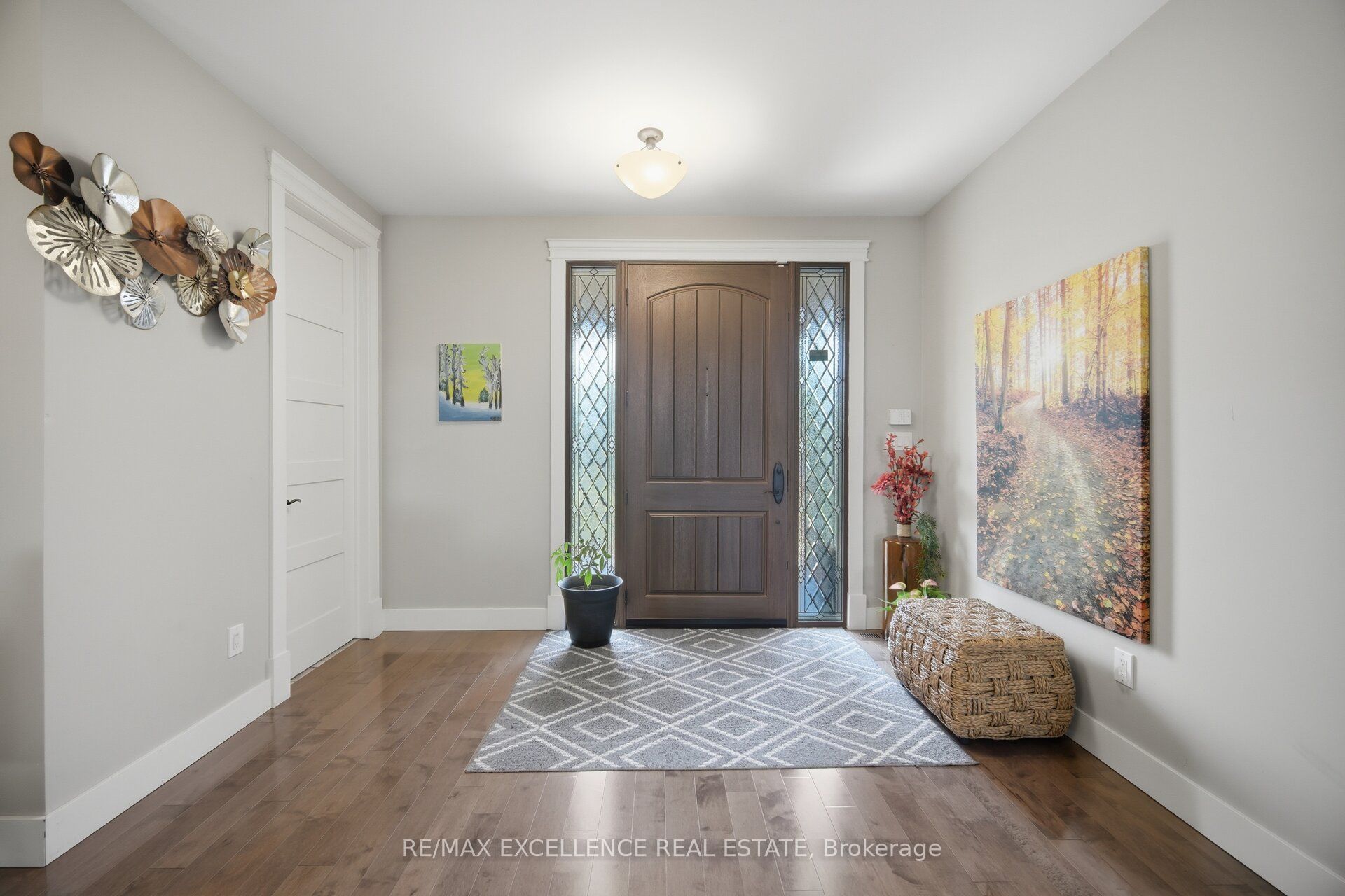 5593 Trafalgar Road Property Photo 9