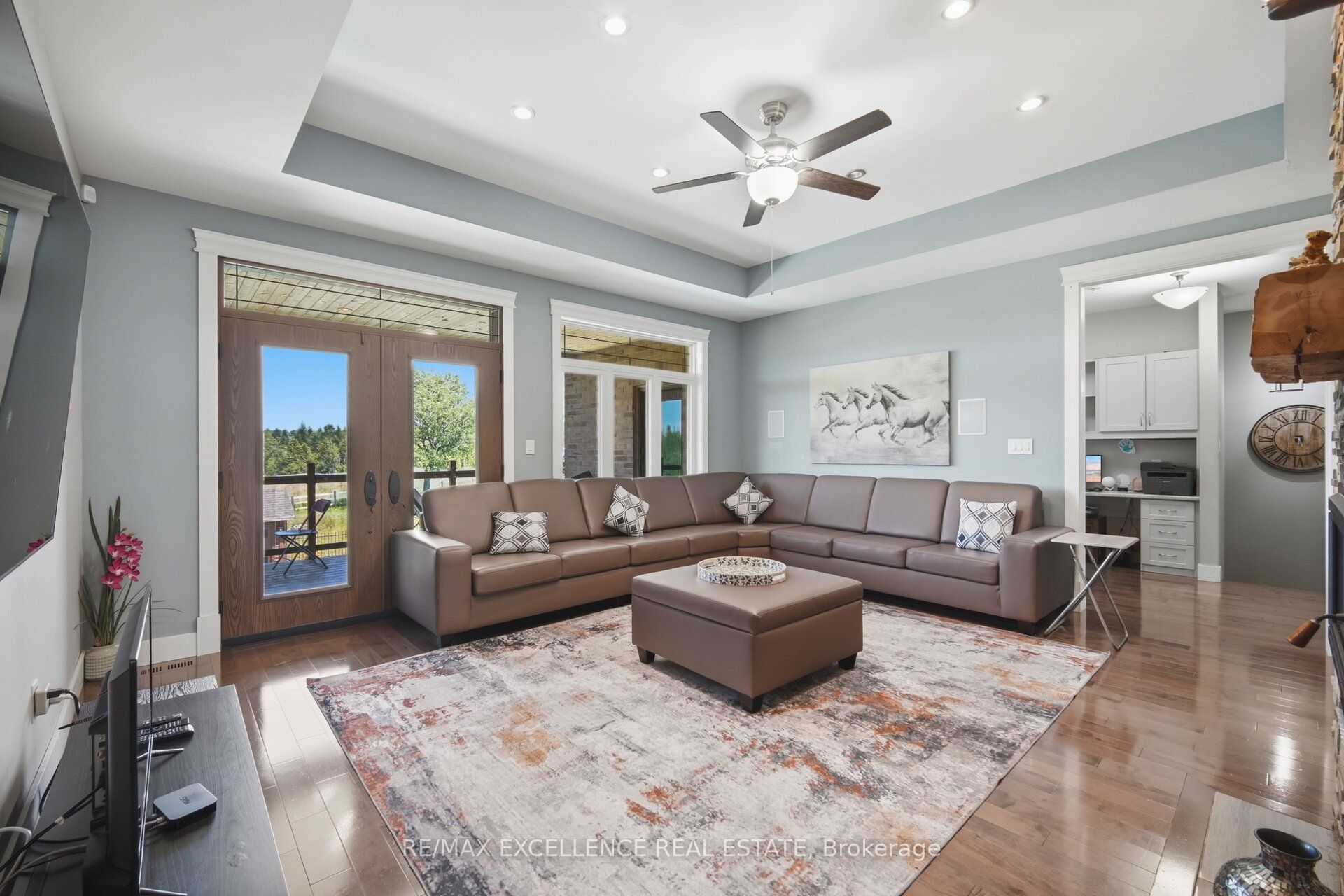 5593 Trafalgar Road Property Photo 16