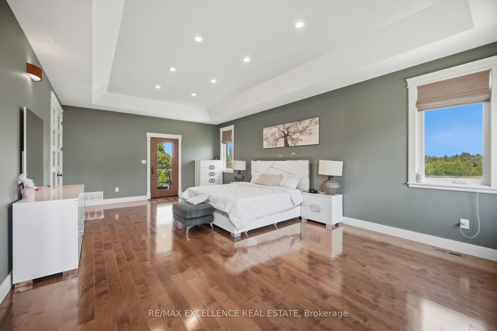 5593 Trafalgar Road Property Photo 23