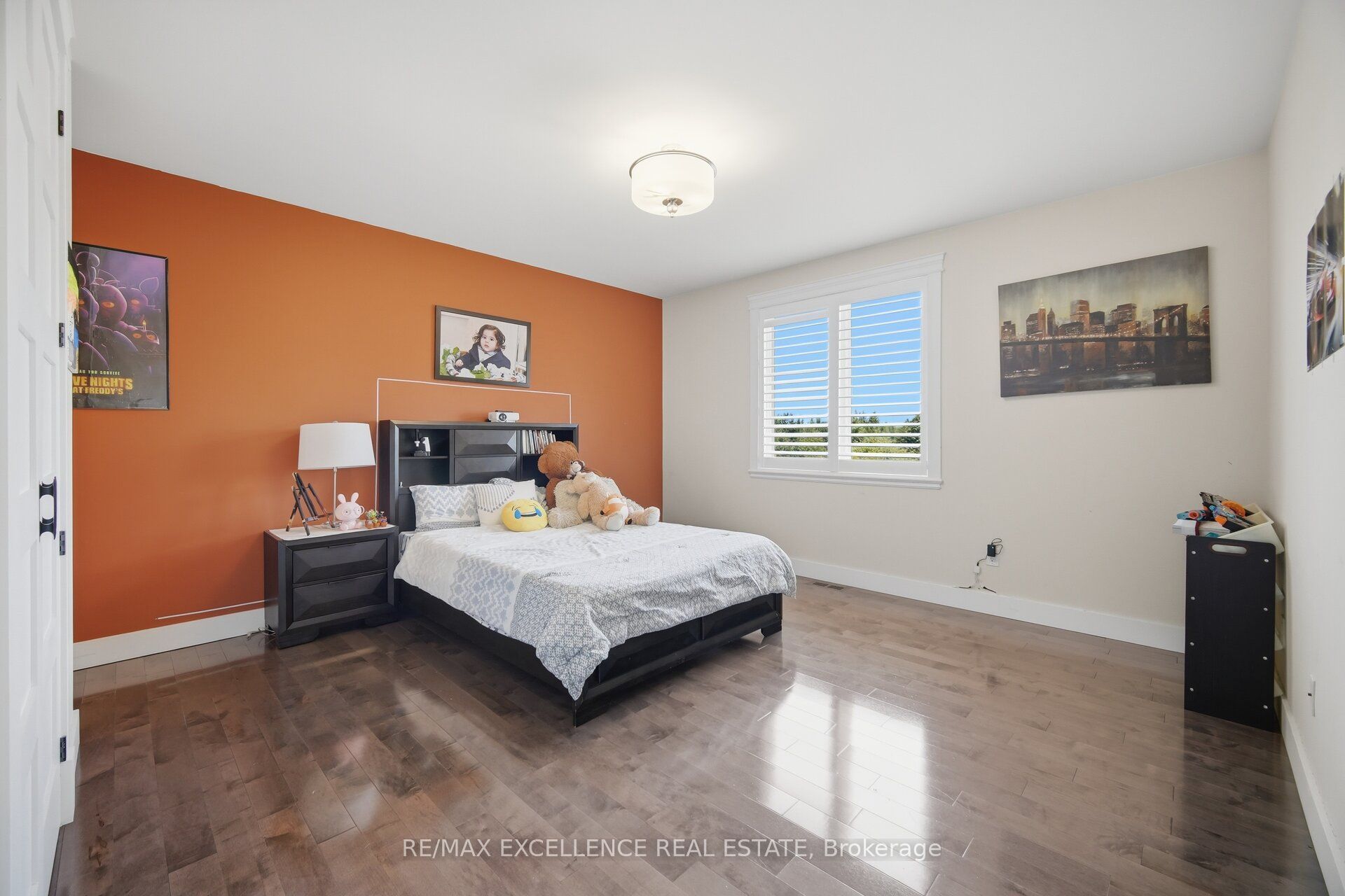 5593 Trafalgar Road Property Photo 28