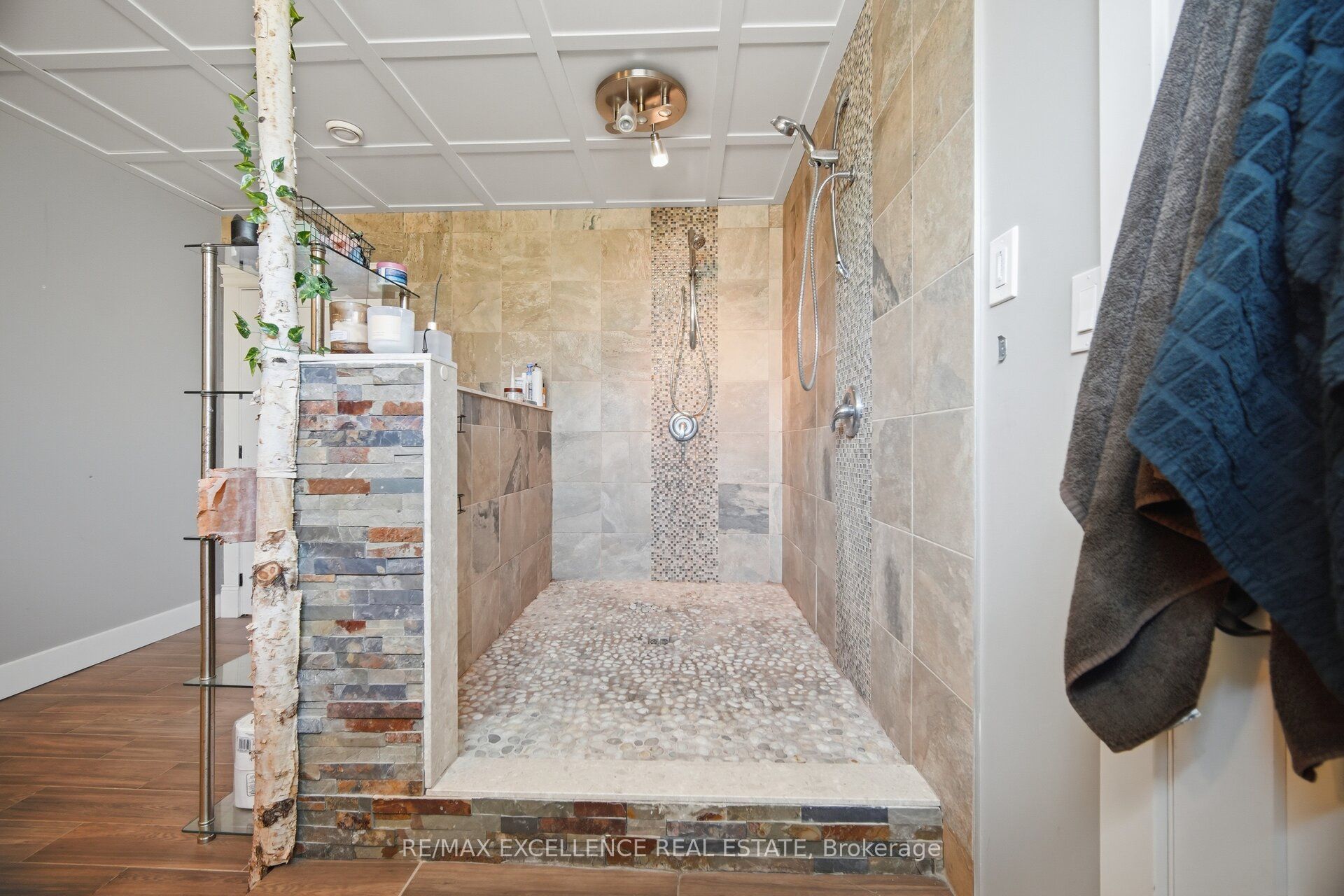 5593 Trafalgar Road Property Photo 39