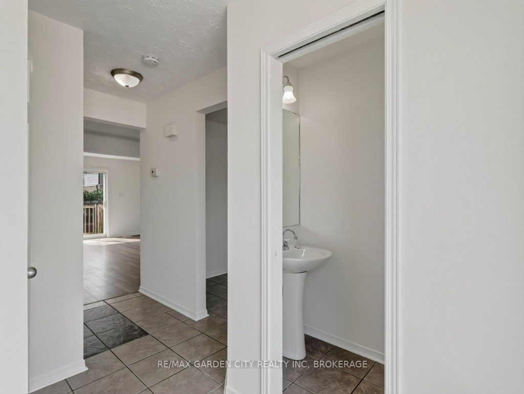 211 Morton Street S Property Photo 5