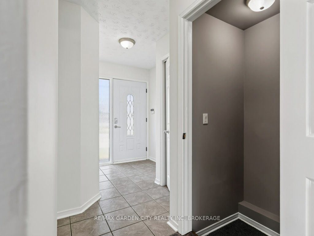 211 Morton Street S Property Photo 7