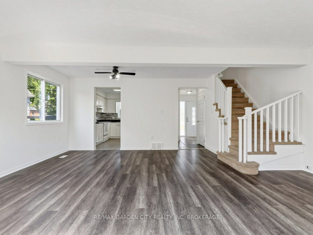 211 Morton Street S Property Photo 8