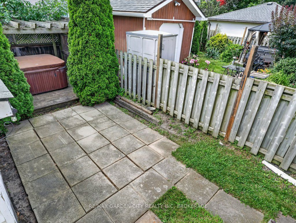 211 Morton Street S Property Photo 33