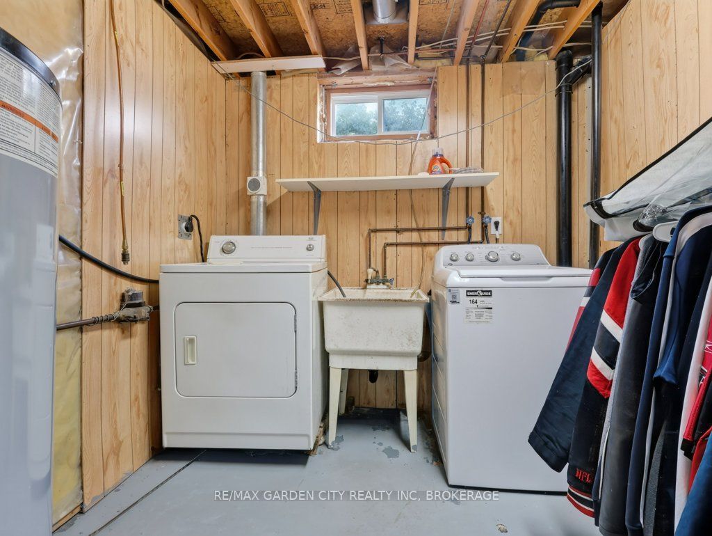 211 Morton Street S Property Photo 43