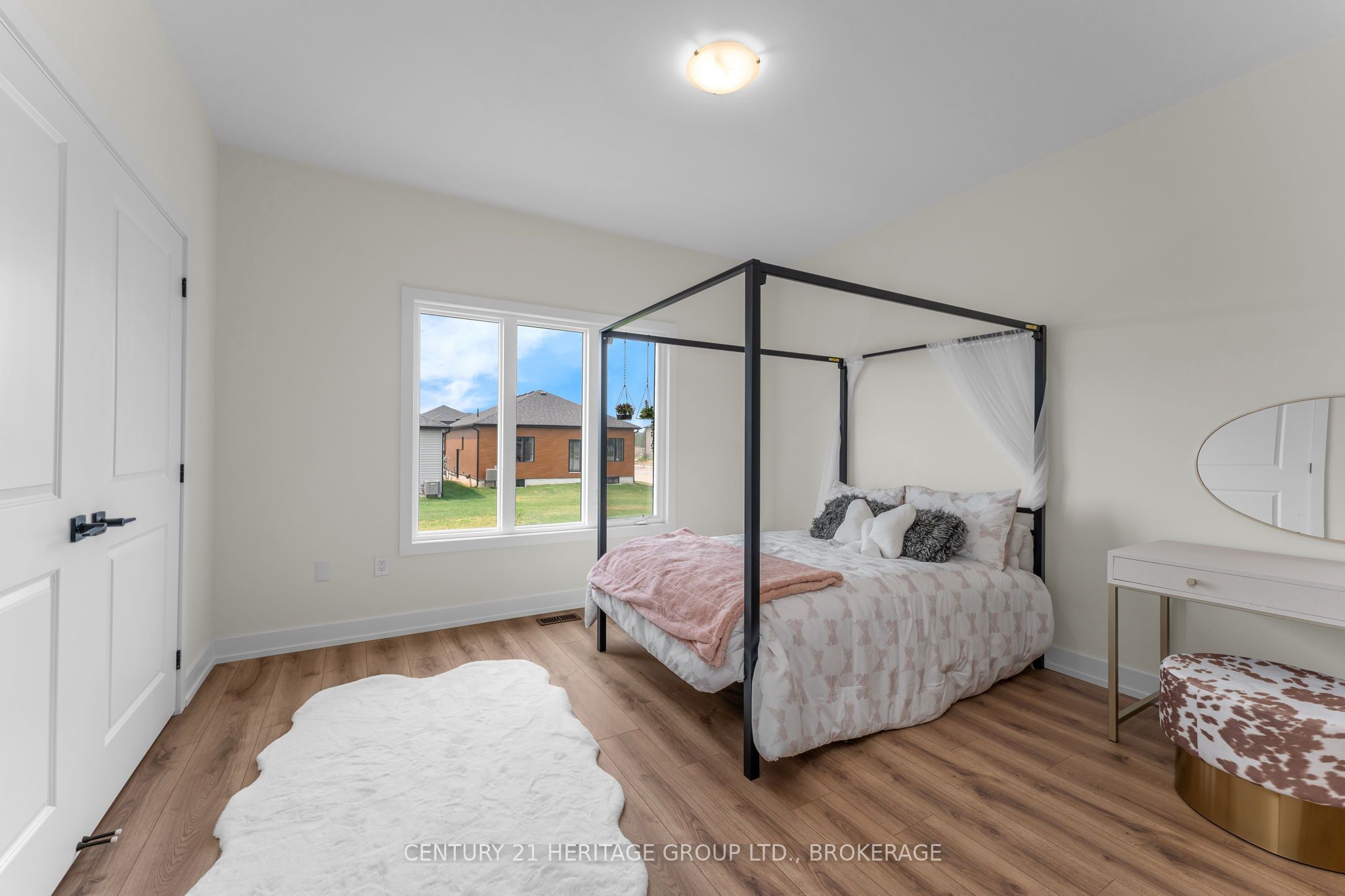 60 Dusenbury Drive Property Photo 4