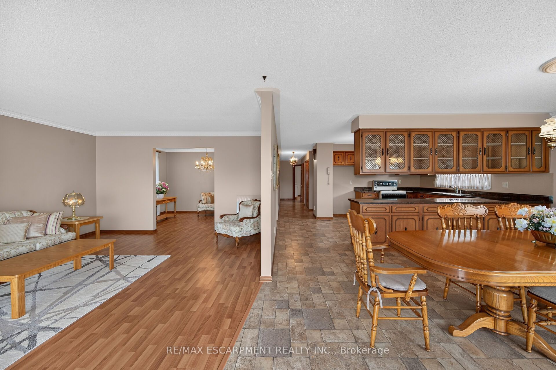 39 Algonquin Court Property Photo 4