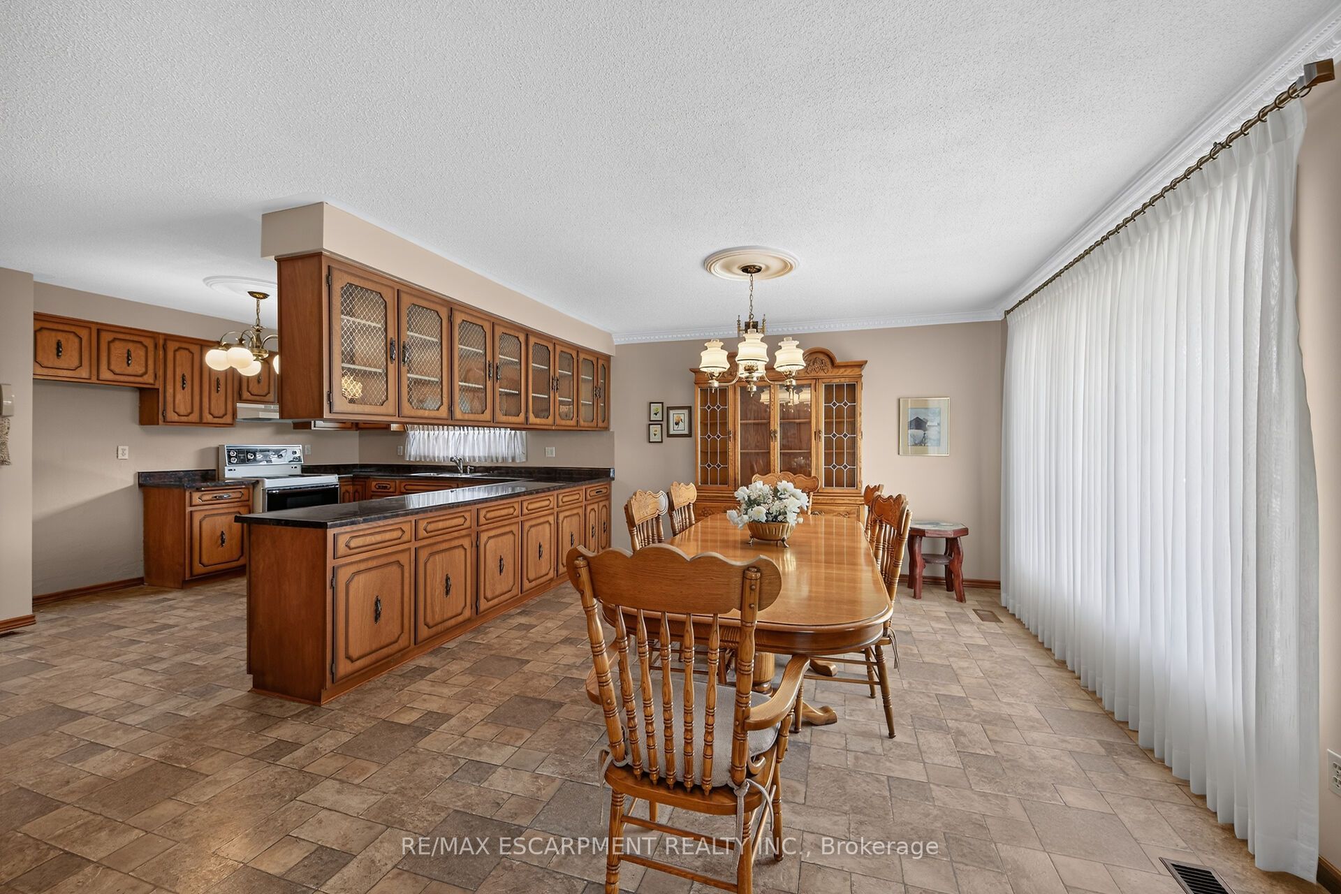 39 Algonquin Court Property Photo 9